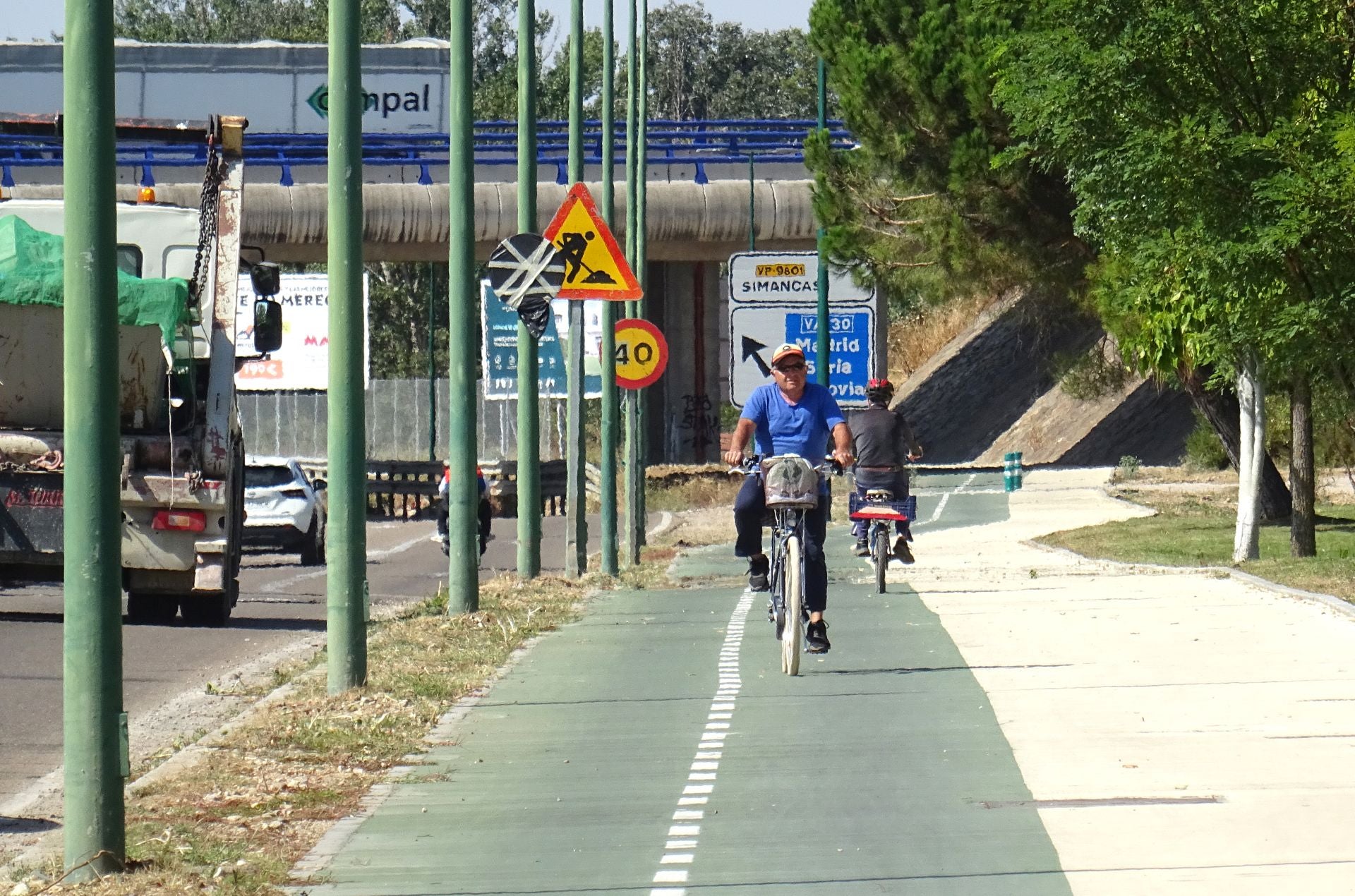 El nuevo carril bici del Camino Viejo de Simancas luce el nombre de Tomás Nistal
