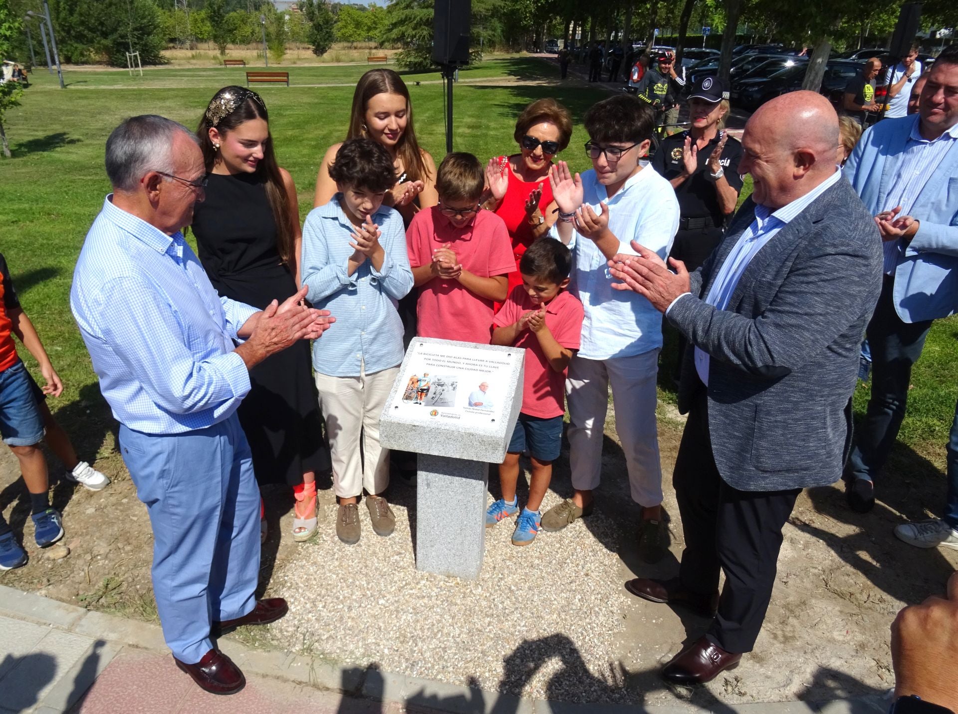 El nuevo carril bici del Camino Viejo de Simancas luce el nombre de Tomás Nistal