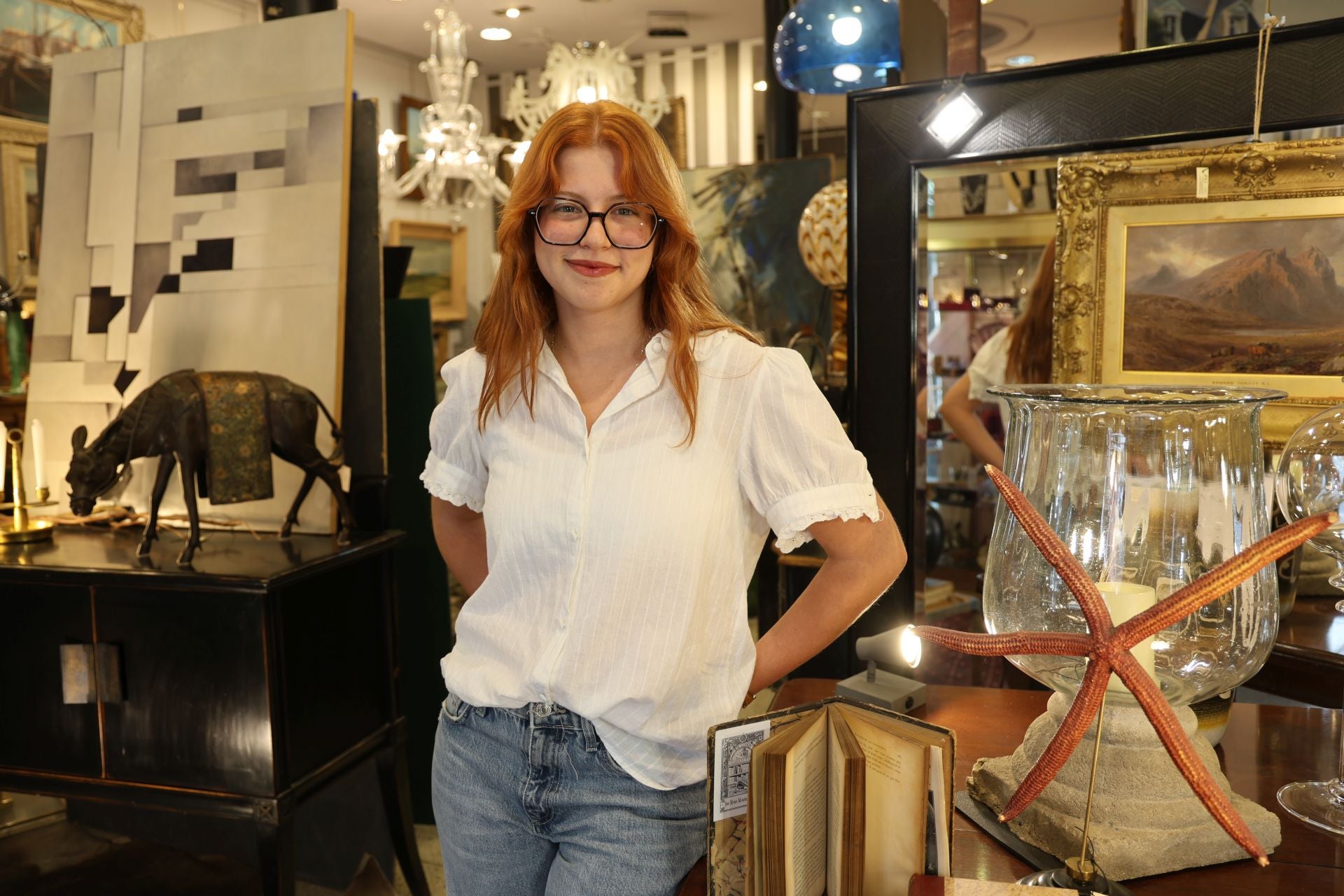 Silvia Sánchez, trabajadora en la tienda de arte y decoración Fragonard, en la calle Miguel Íscar desde 1990.
