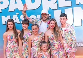 Elenco de la película durante su estreno.
