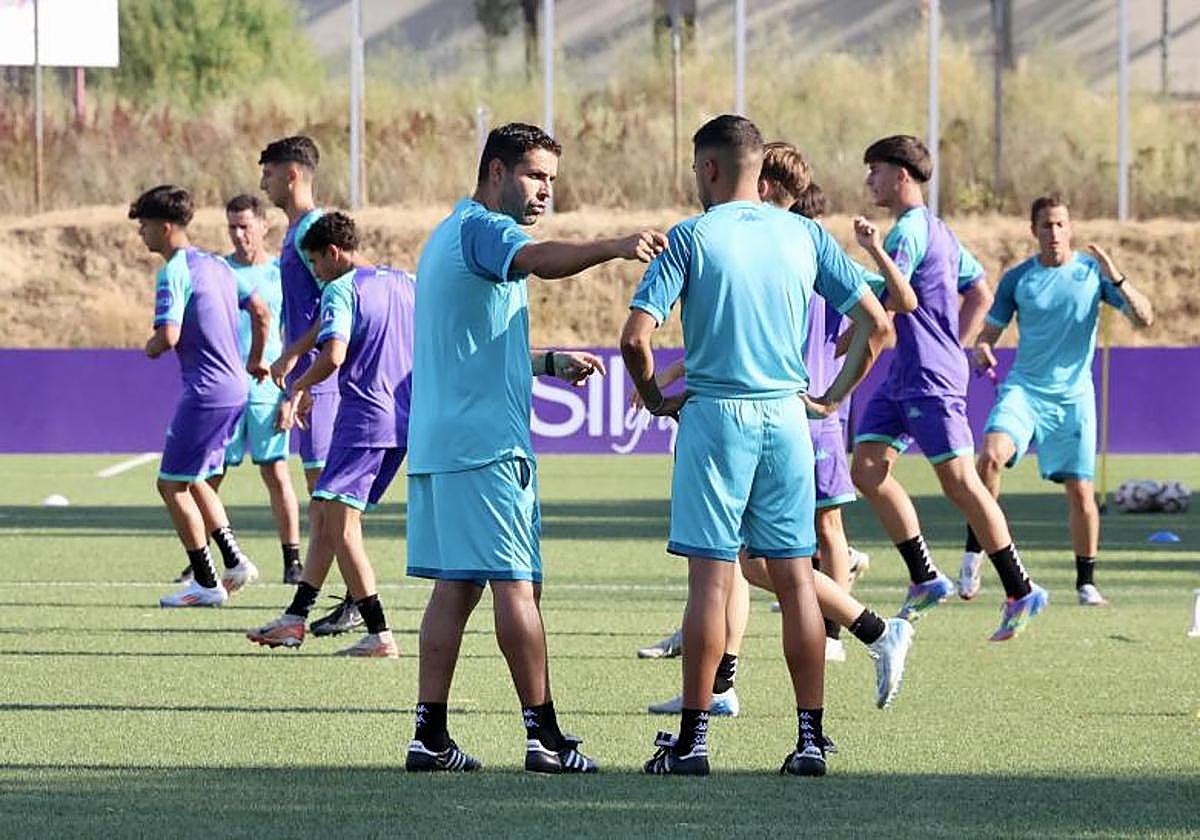 Javier Baraja, durante un entrenamiento del Real Valladolid Promesas.