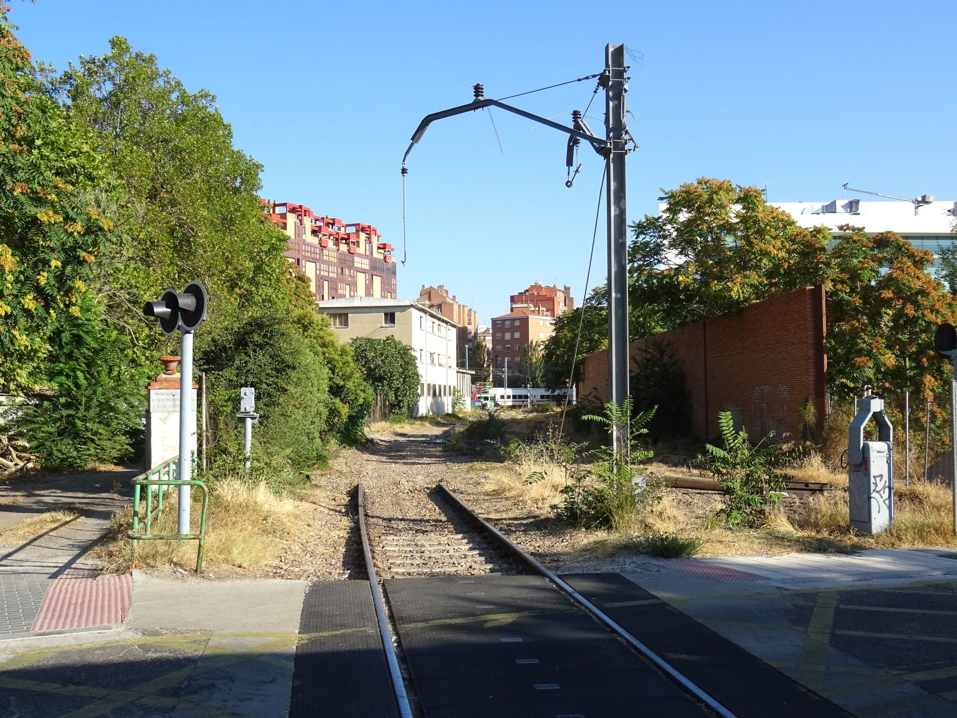 El desmontaje de la vía de mercancía de la línea Ariza