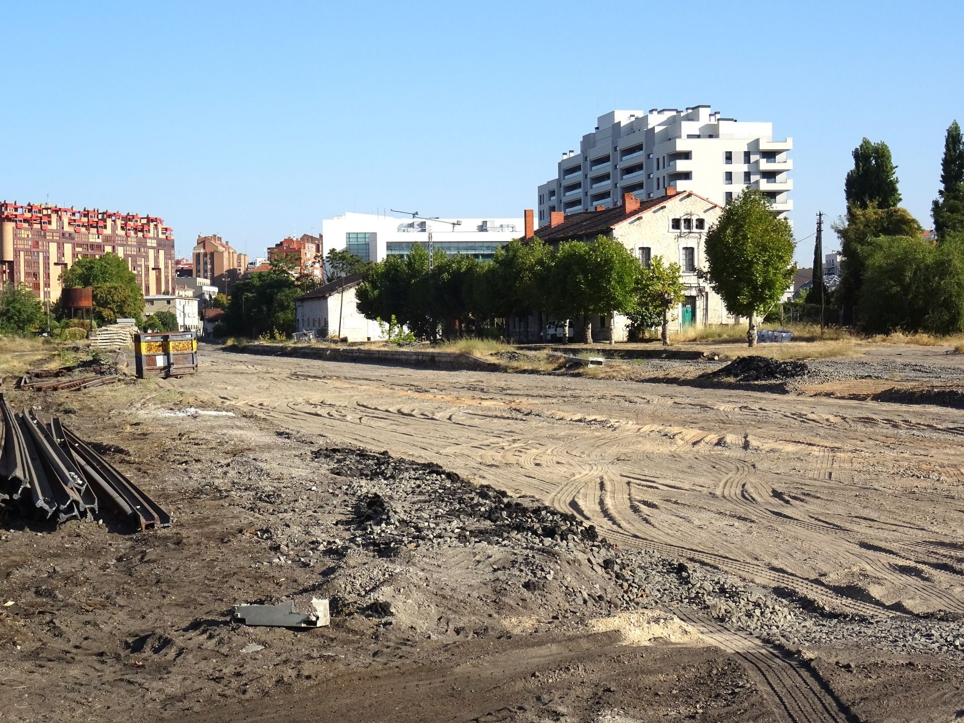 El desmontaje de la vía de mercancía de la línea Ariza