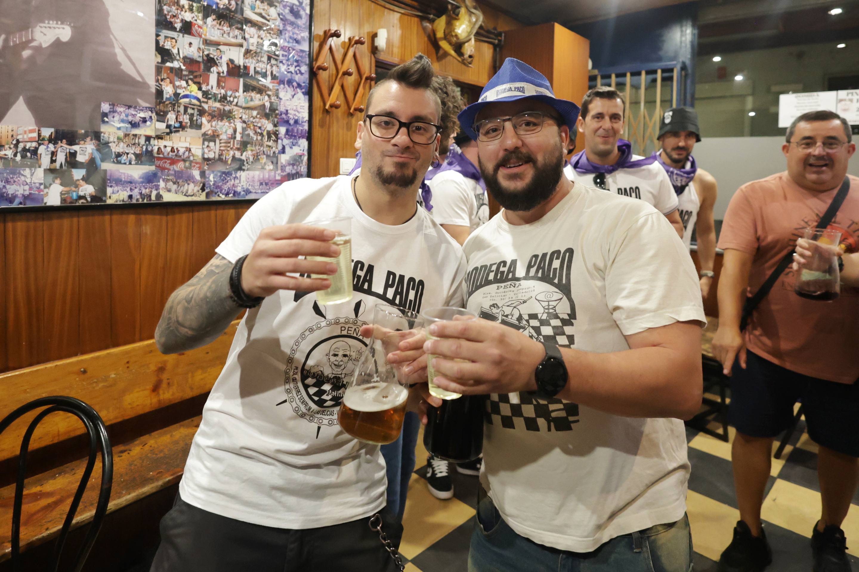 Las imágenes de la Peña Bodega Paco, una familia histórica de las fiestas de Valladolid