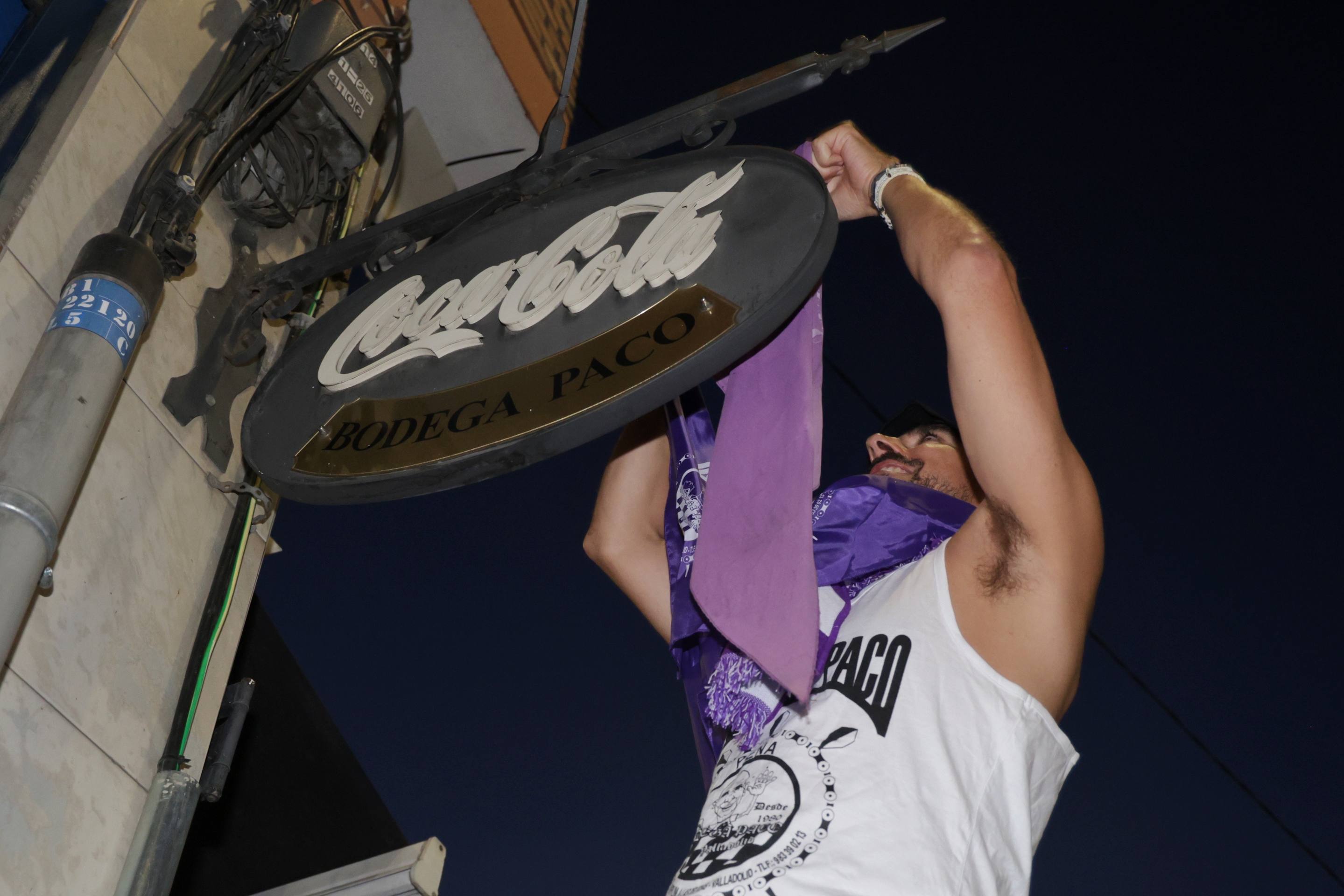 Las imágenes de la Peña Bodega Paco, una familia histórica de las fiestas de Valladolid