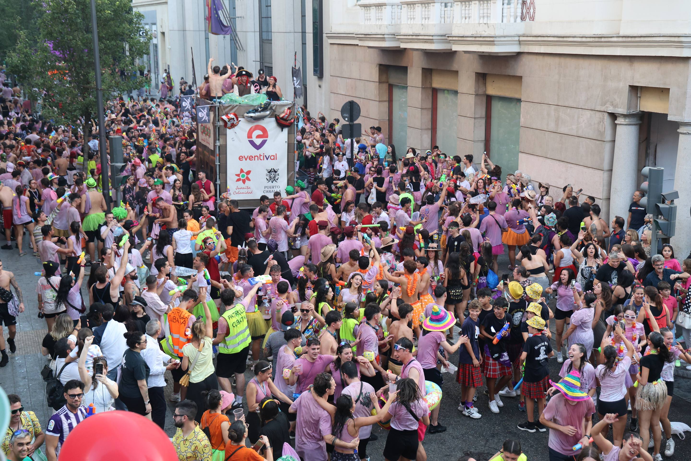 Las mejores imágenes del desfile de peñas de las Fiestas de Valladolid 2025