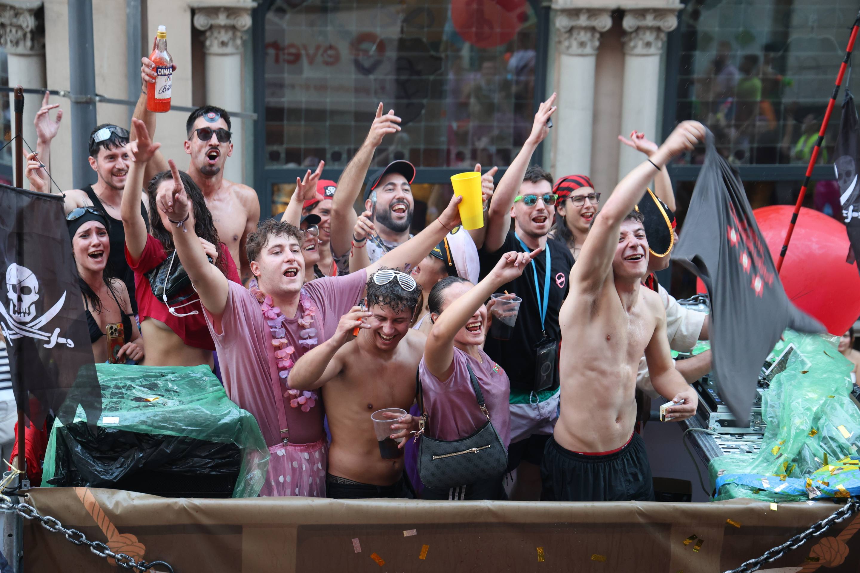 Las mejores imágenes del desfile de peñas de las Fiestas de Valladolid 2025