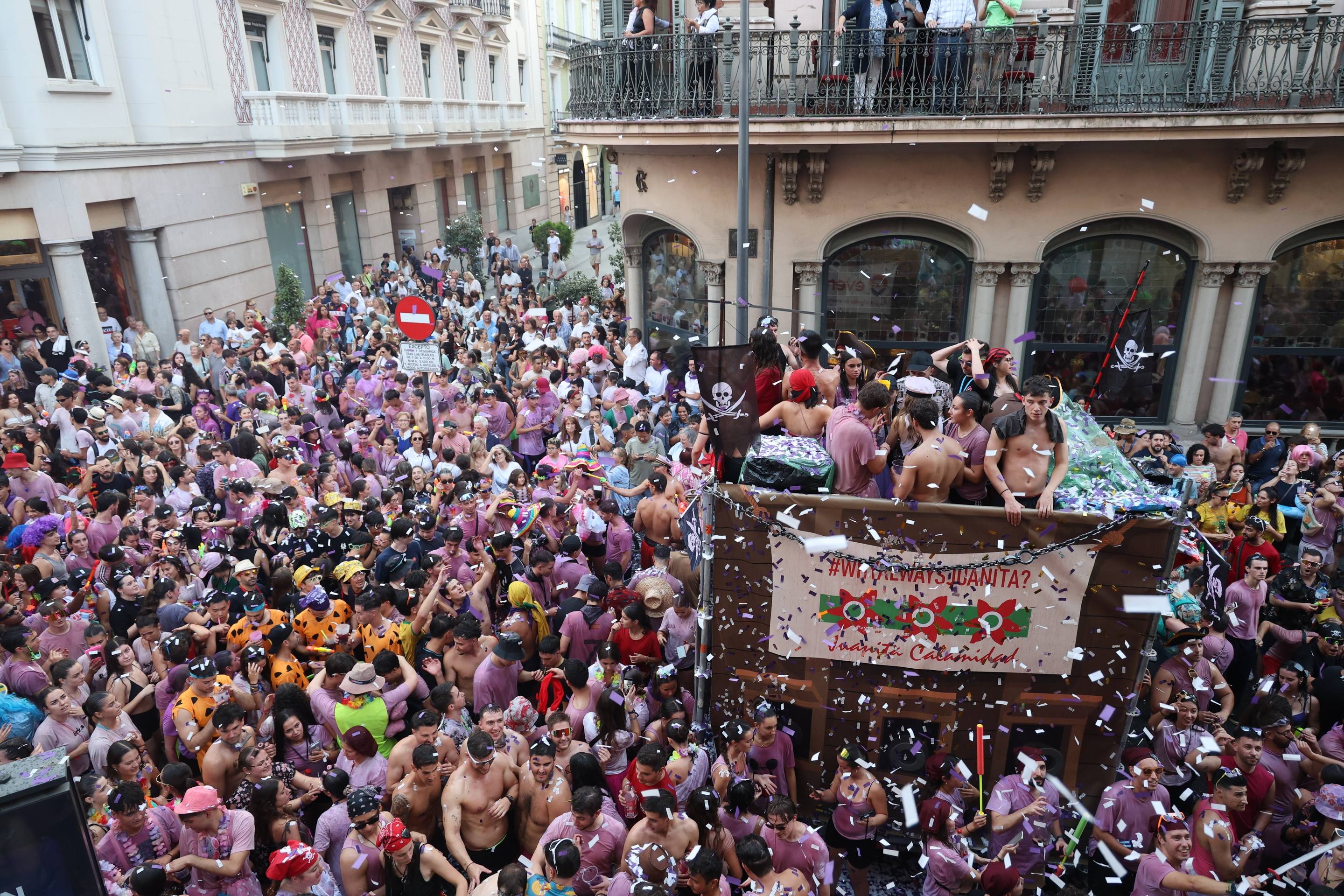 Las mejores imágenes del desfile de peñas de las Fiestas de Valladolid 2025