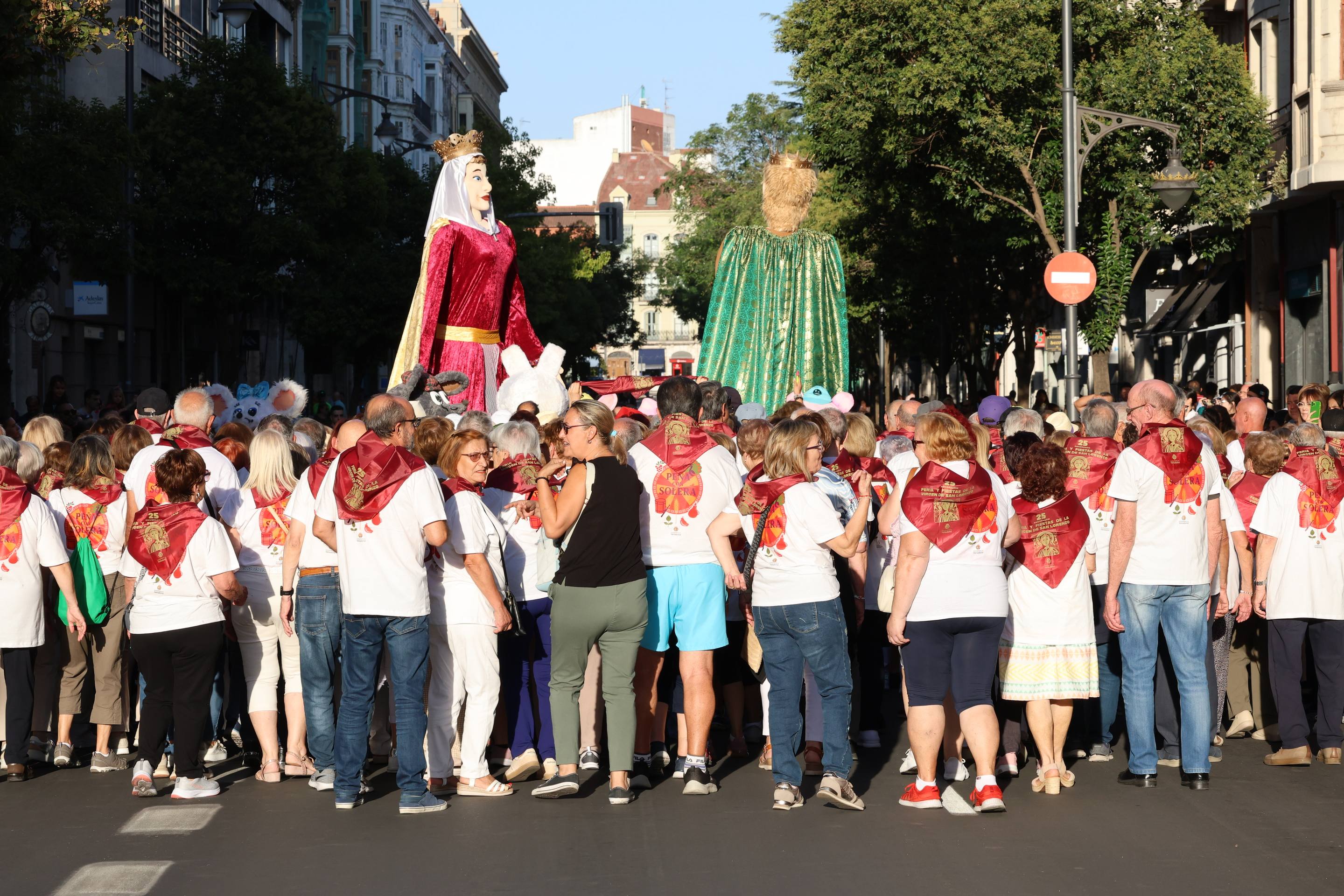 Las mejores imágenes del desfile de peñas de las Fiestas de Valladolid 2025