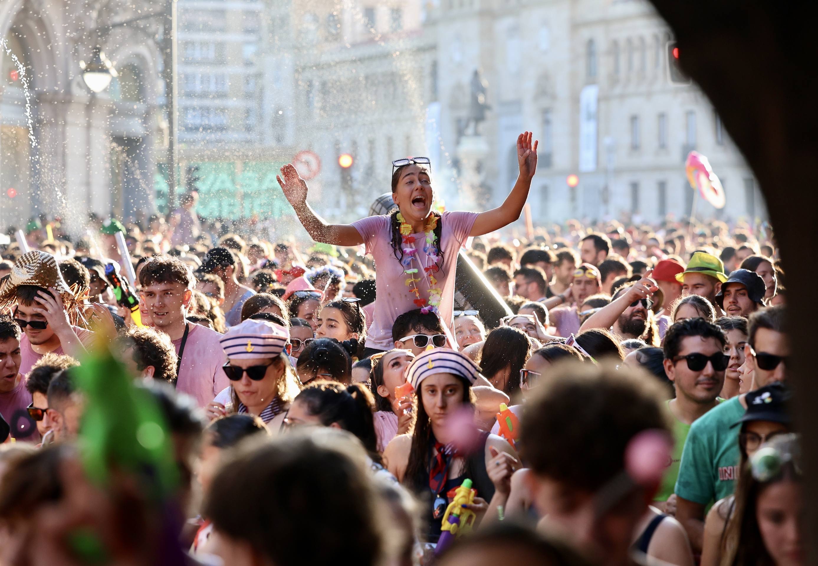 Las mejores imágenes del desfile de peñas de las Fiestas de Valladolid 2025