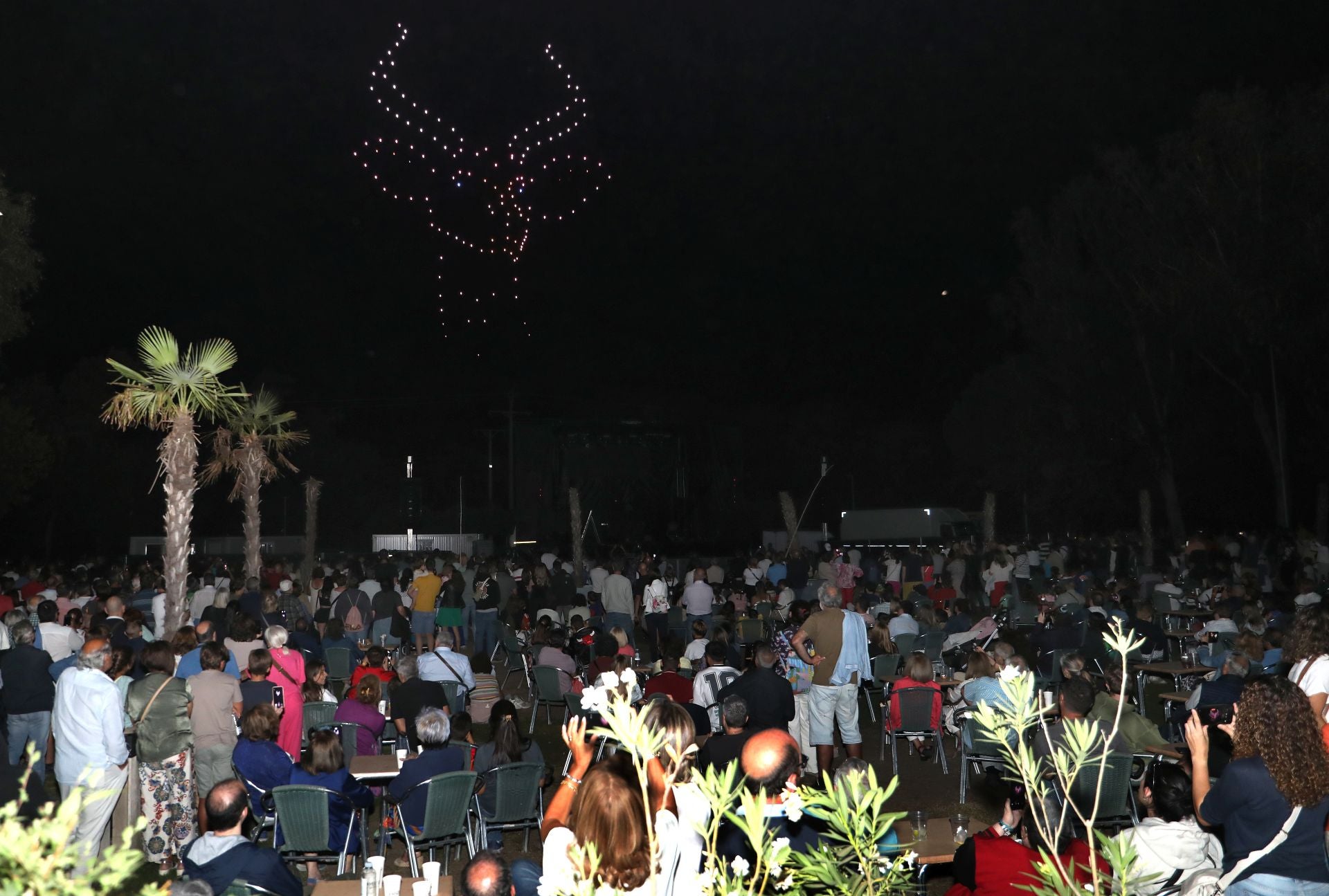 Los drones que hacen el cielo iluminado y silencioso