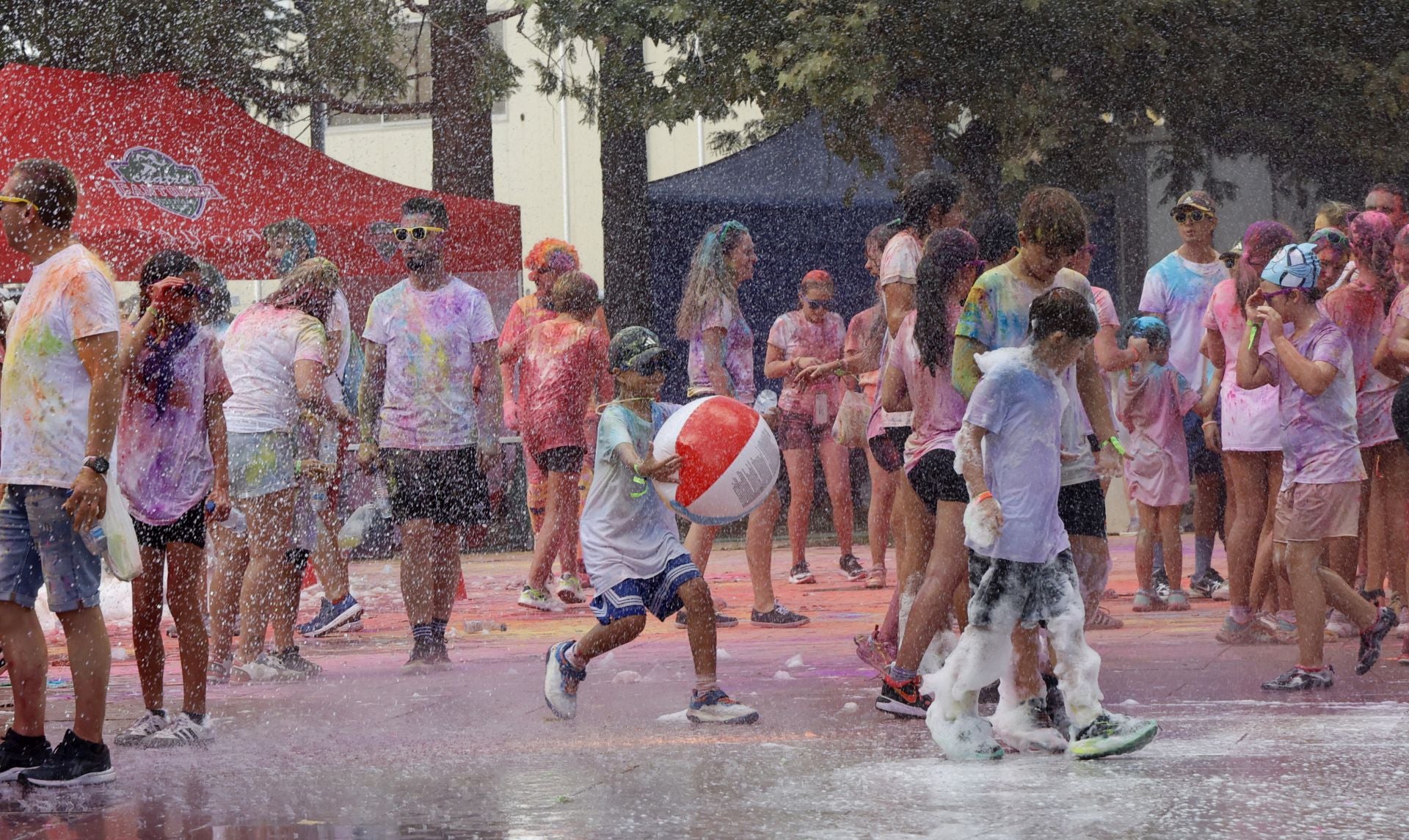 Palencia se tiñe de colores festivos