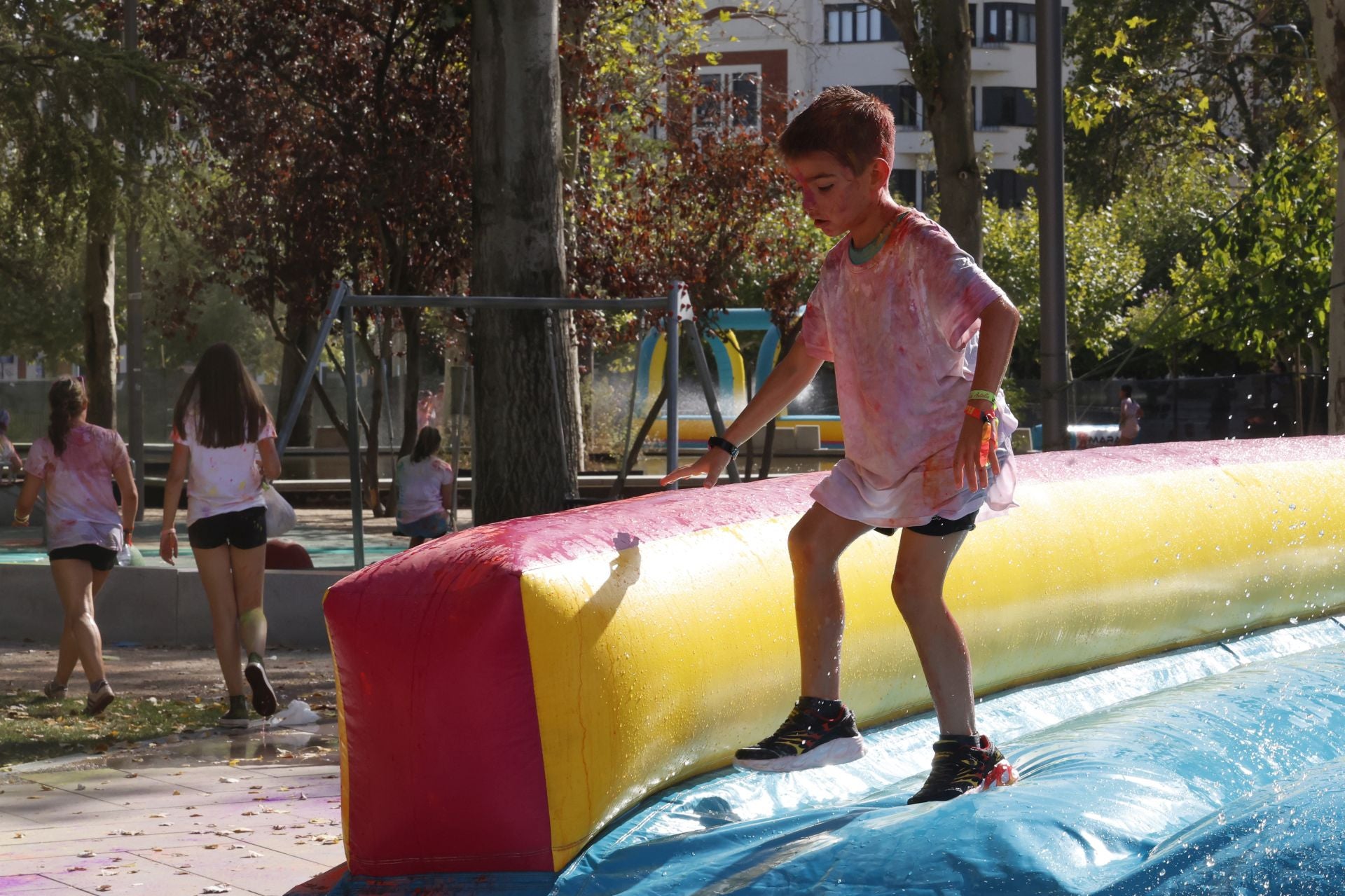 Palencia se tiñe de colores festivos