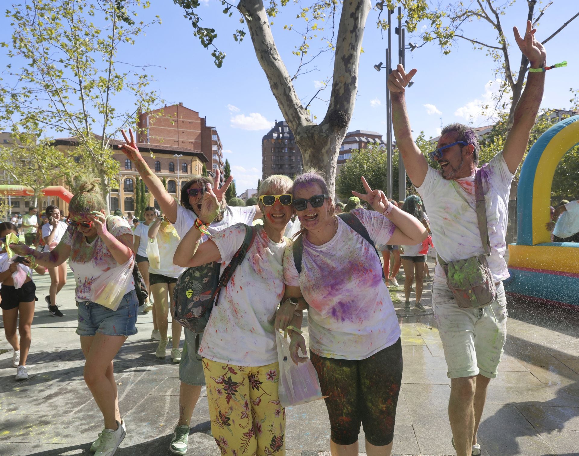 Palencia se tiñe de colores festivos