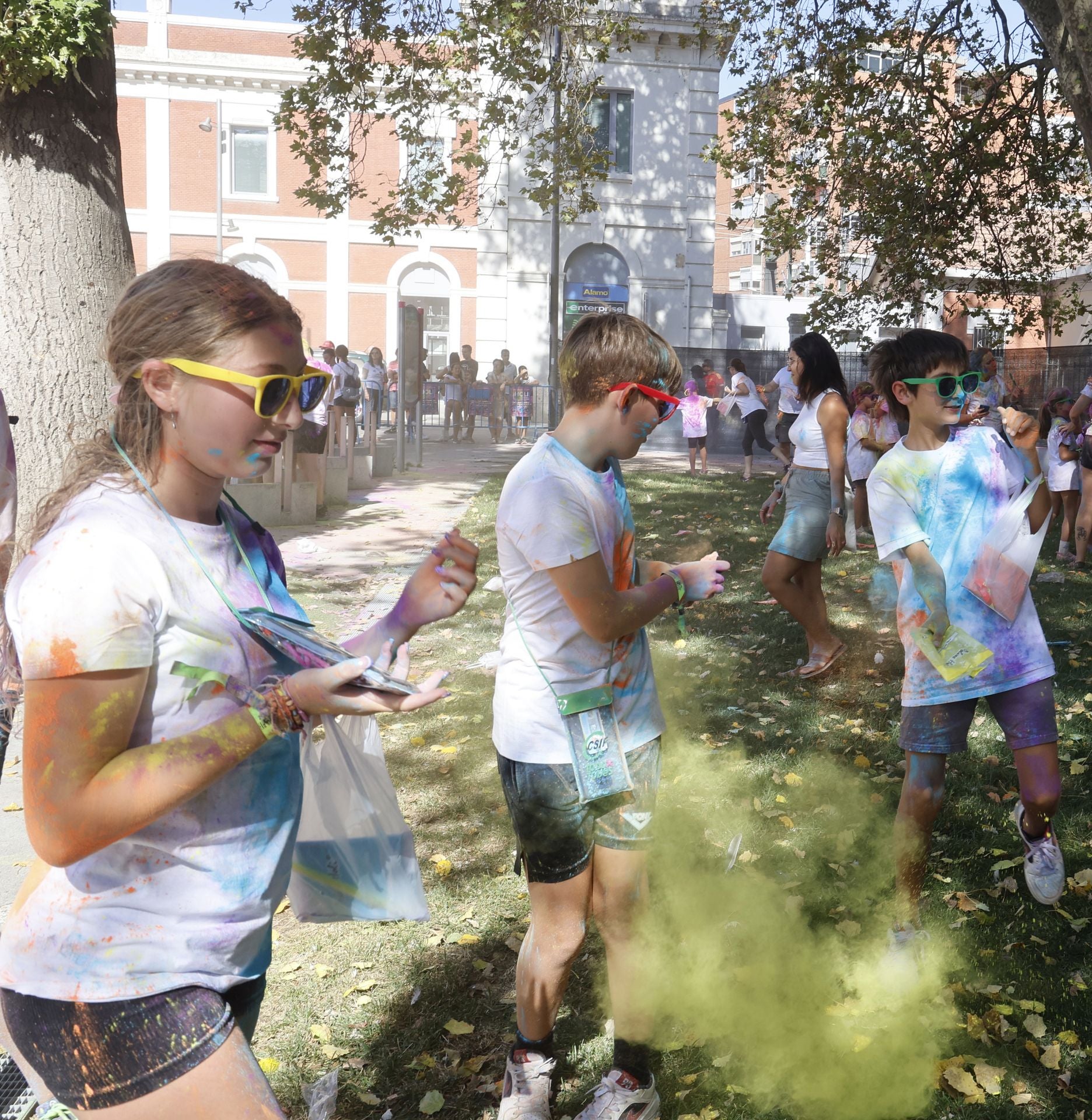 Palencia se tiñe de colores festivos