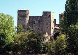 Vista general del exterior del castillo de Castilnovo.