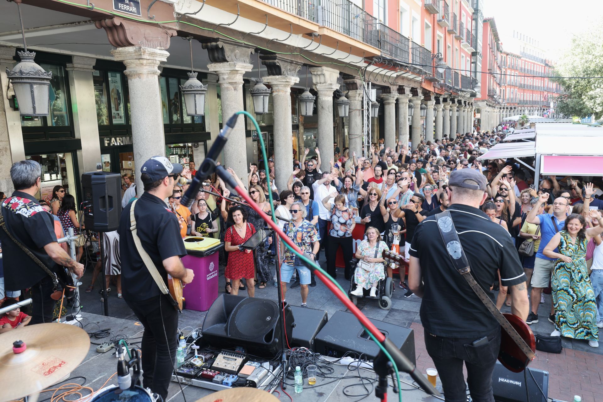 Las imágenes del ambientazo de la primera jornada oficial de las casetas de la Feria de Día