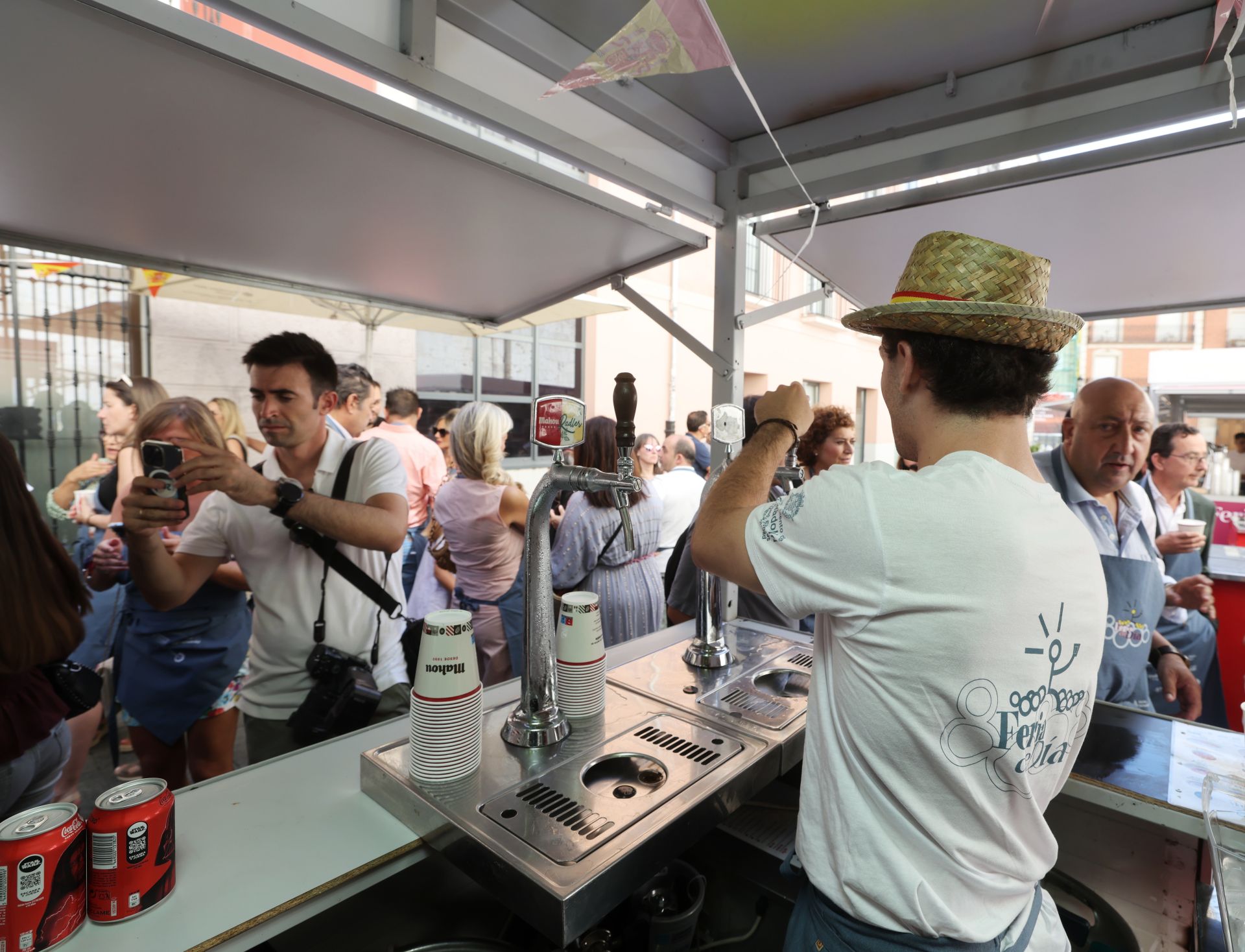 Las imágenes del ambientazo de la primera jornada oficial de las casetas de la Feria de Día
