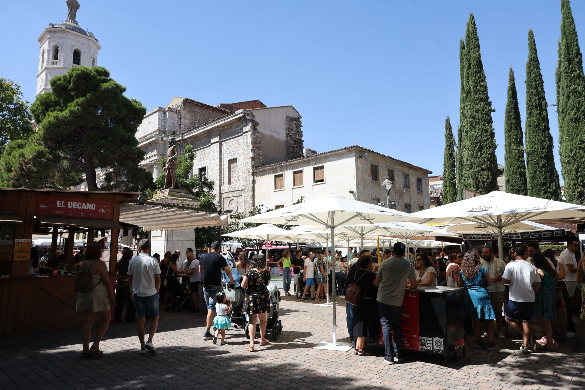 Las imágenes del ambientazo de la primera jornada oficial de las casetas de la Feria de Día