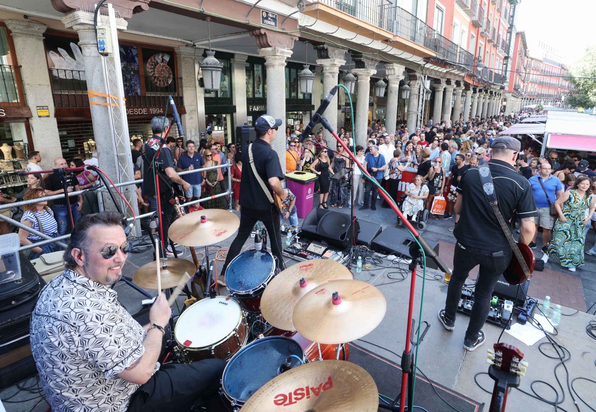 Las imágenes del ambientazo de la primera jornada oficial de las casetas de la Feria de Día