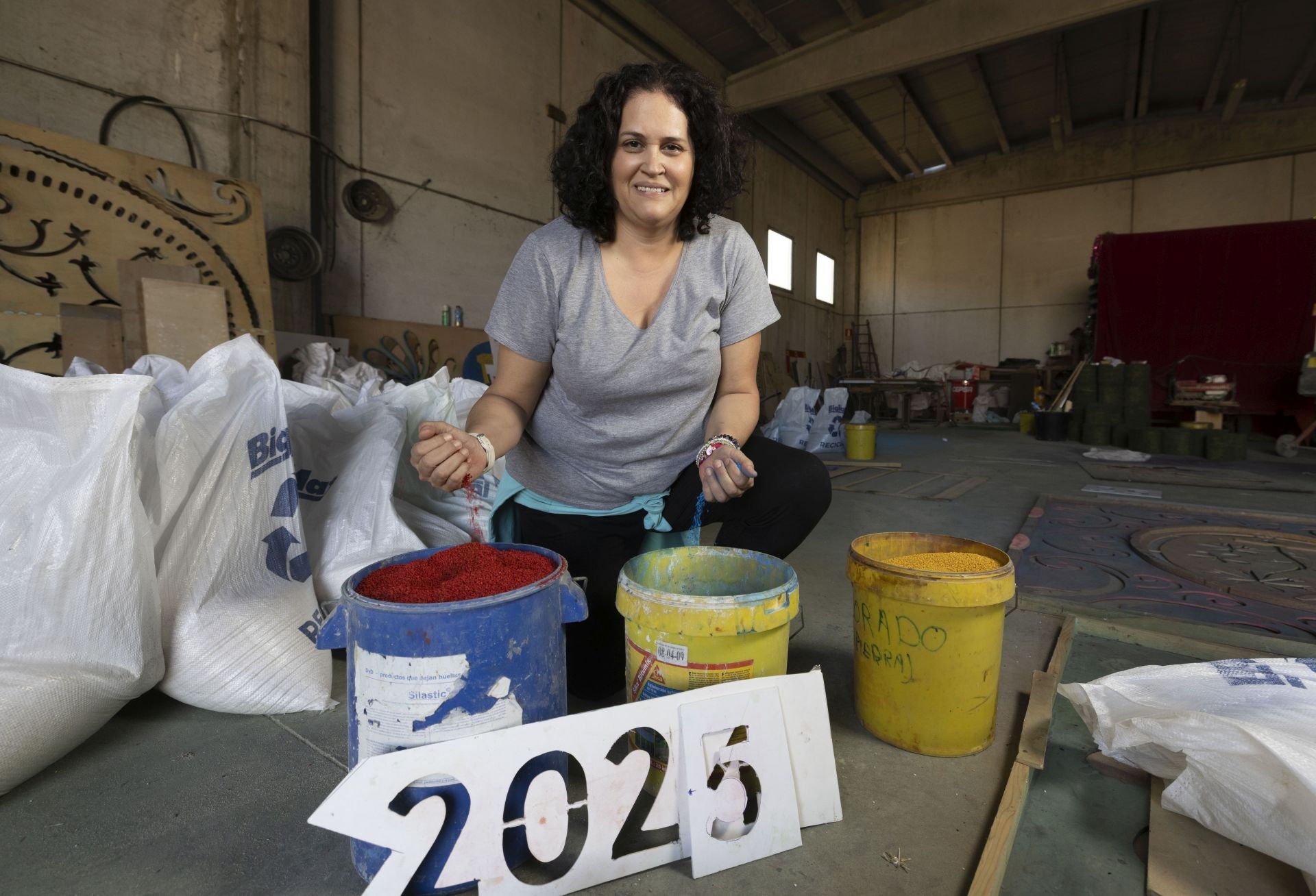 La tradición de la ofrenda floral pasa de tío a sobrina después de 22 años