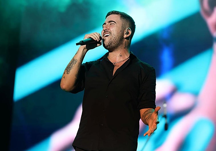 Beret, durante un momento de su concierto en la Plaza Mayor.