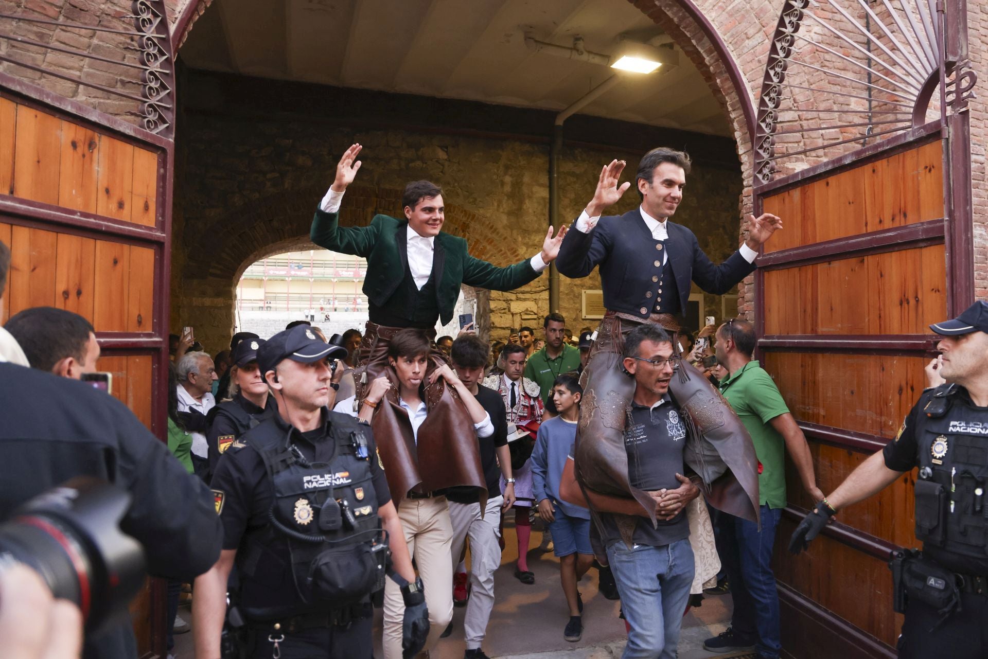 Puerta Grande para Sergio Pérez de Gregorio y Sergio Galán.