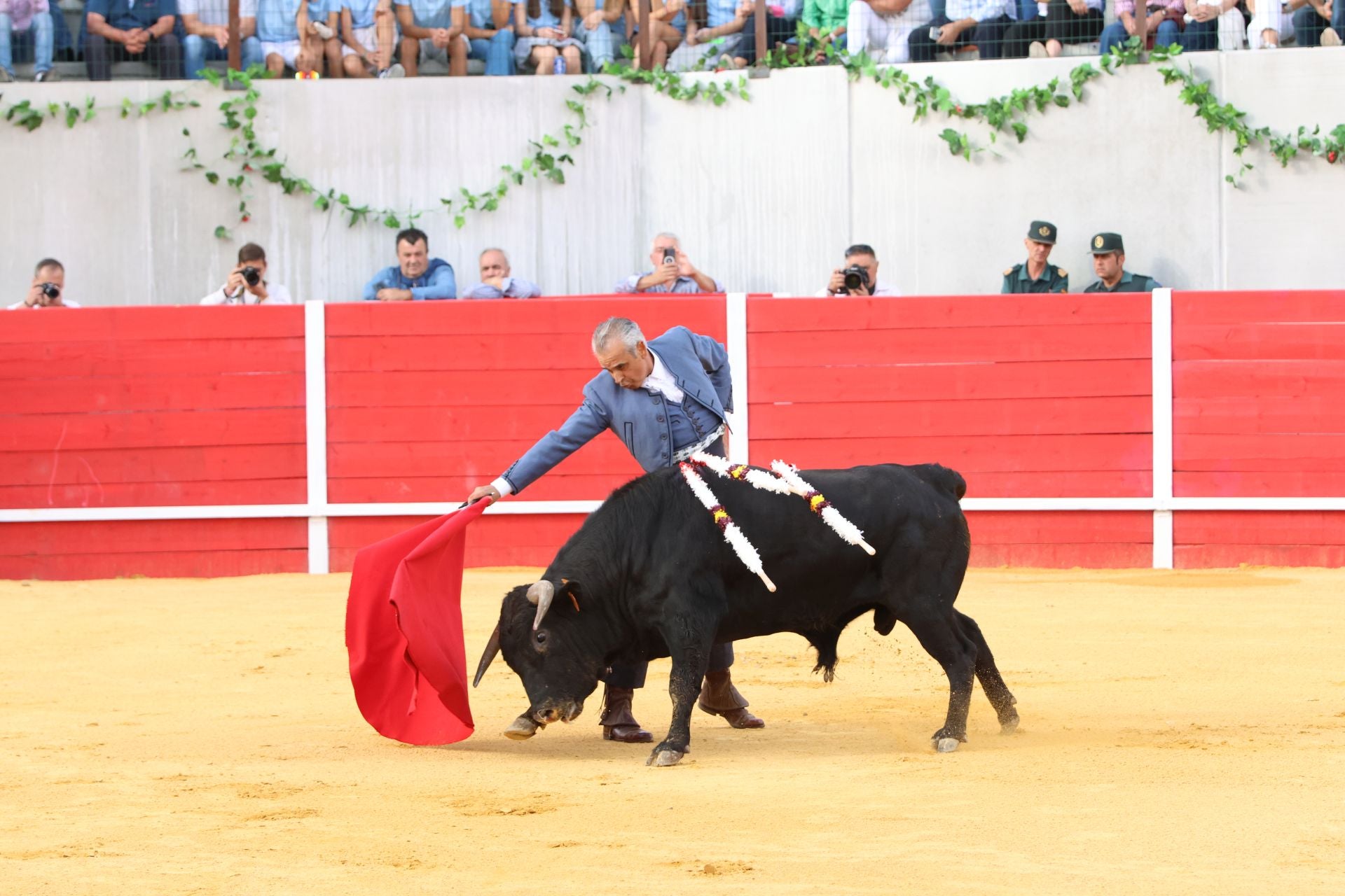 La inauguración de la plaza taurina de Alaejos, en imágenes