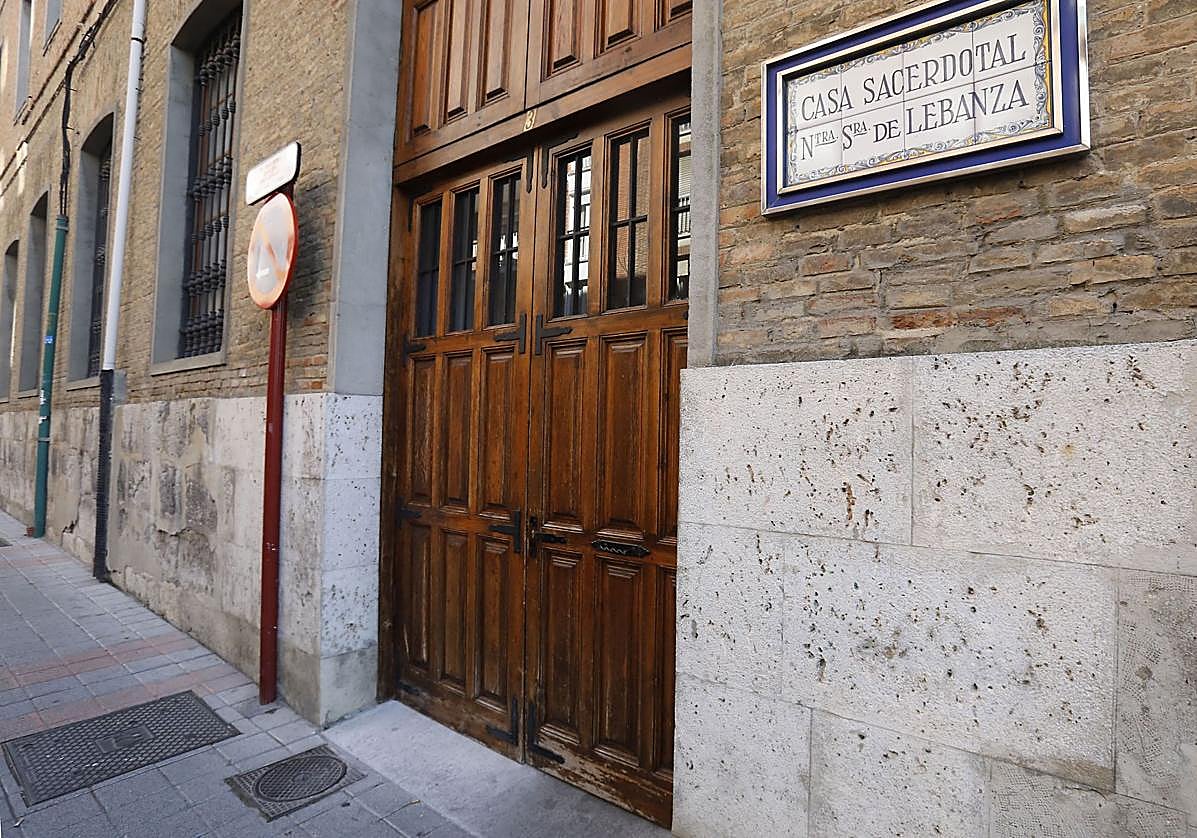Fachada de la Casa Sacerdotal, en la calle San Marcos.