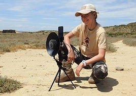 La joven rastreadora Elvia, en una de las expediciones.