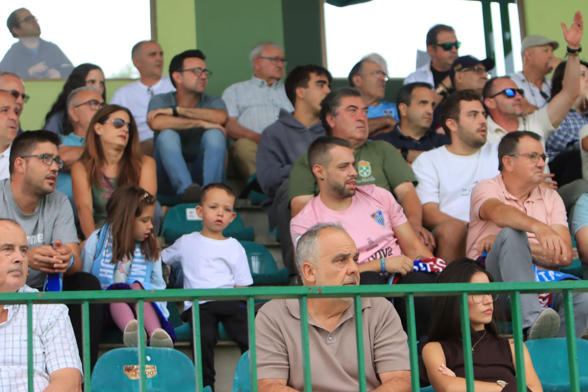 Búscate en las gradas de La Albuera durante el primer partido de la Sego