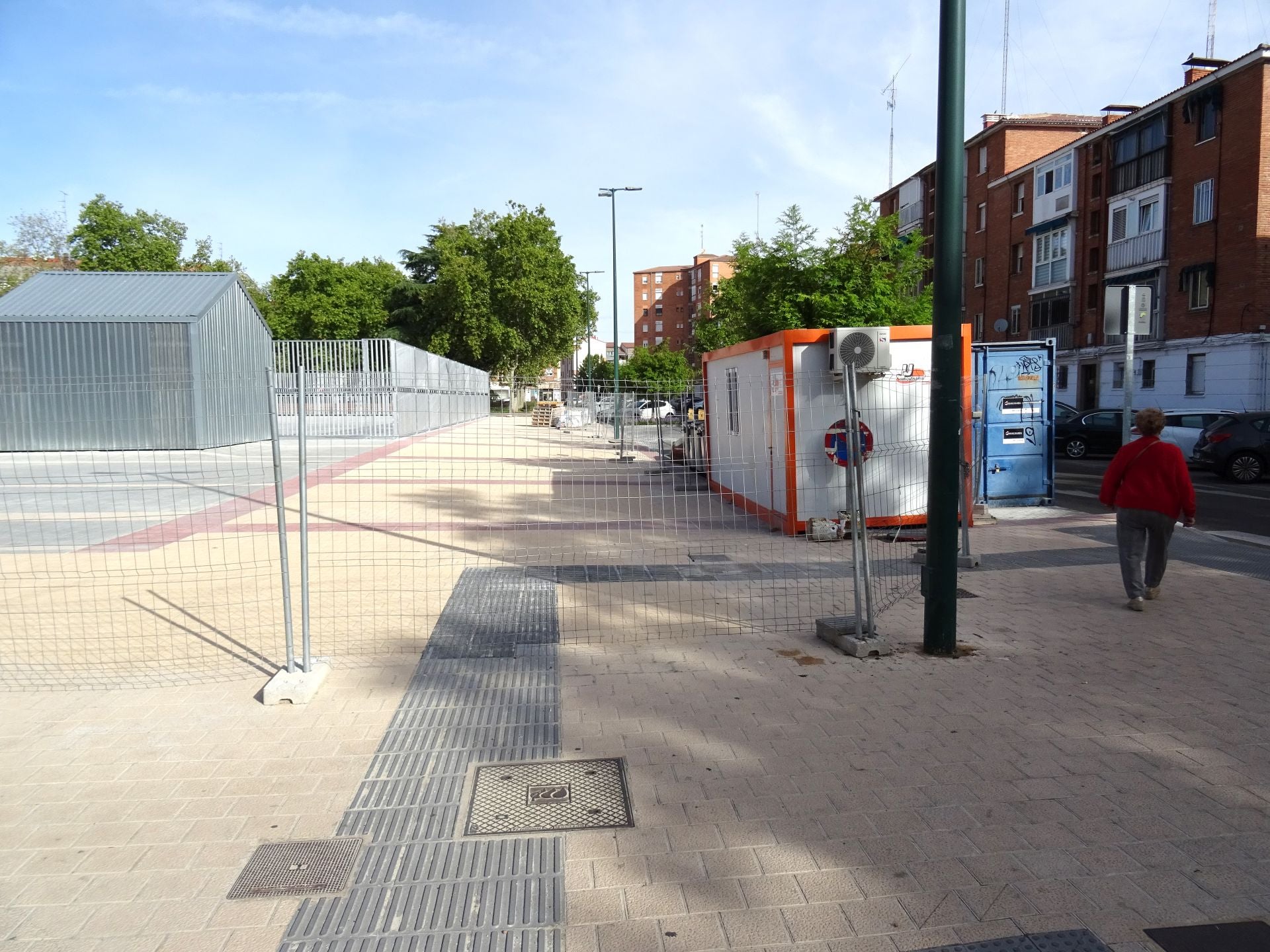 Plaza reformada en la calle del Amor de Dios
