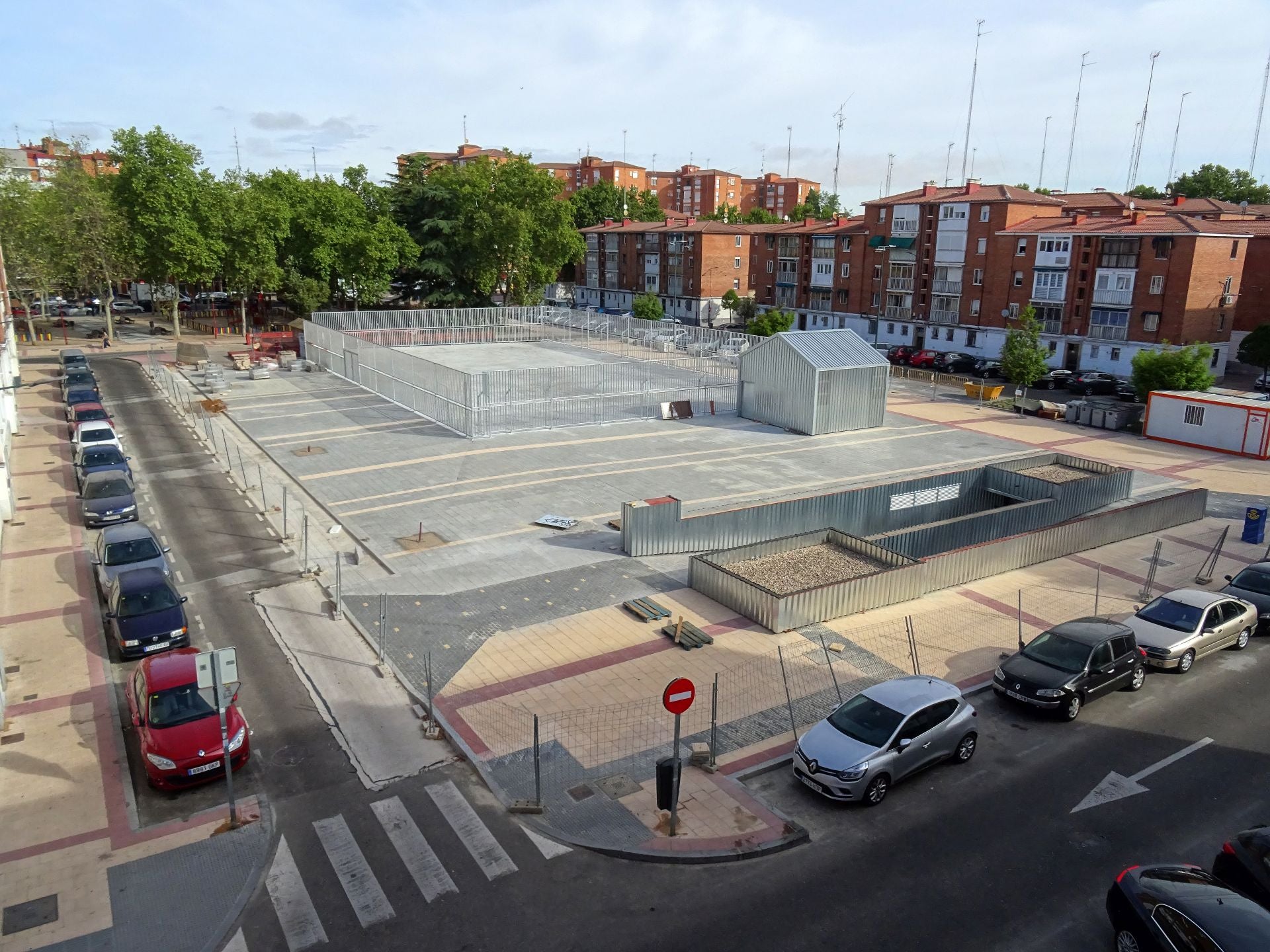 Plaza reformada en la calle del Amor de Dios