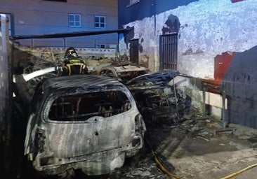 El fuego calcina de madrugada varios coches a las puertas de un taller de Santovenia