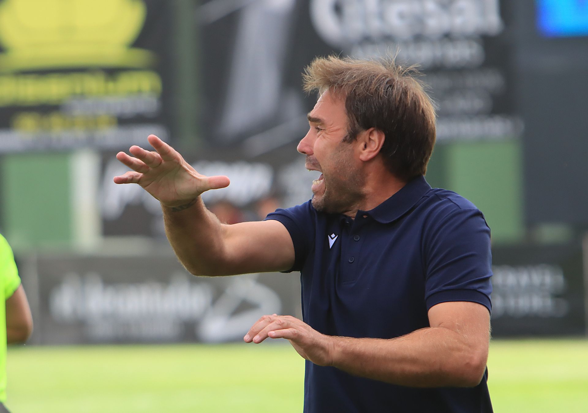 Fotos de la victoria de la Segoviana en su debut liguero