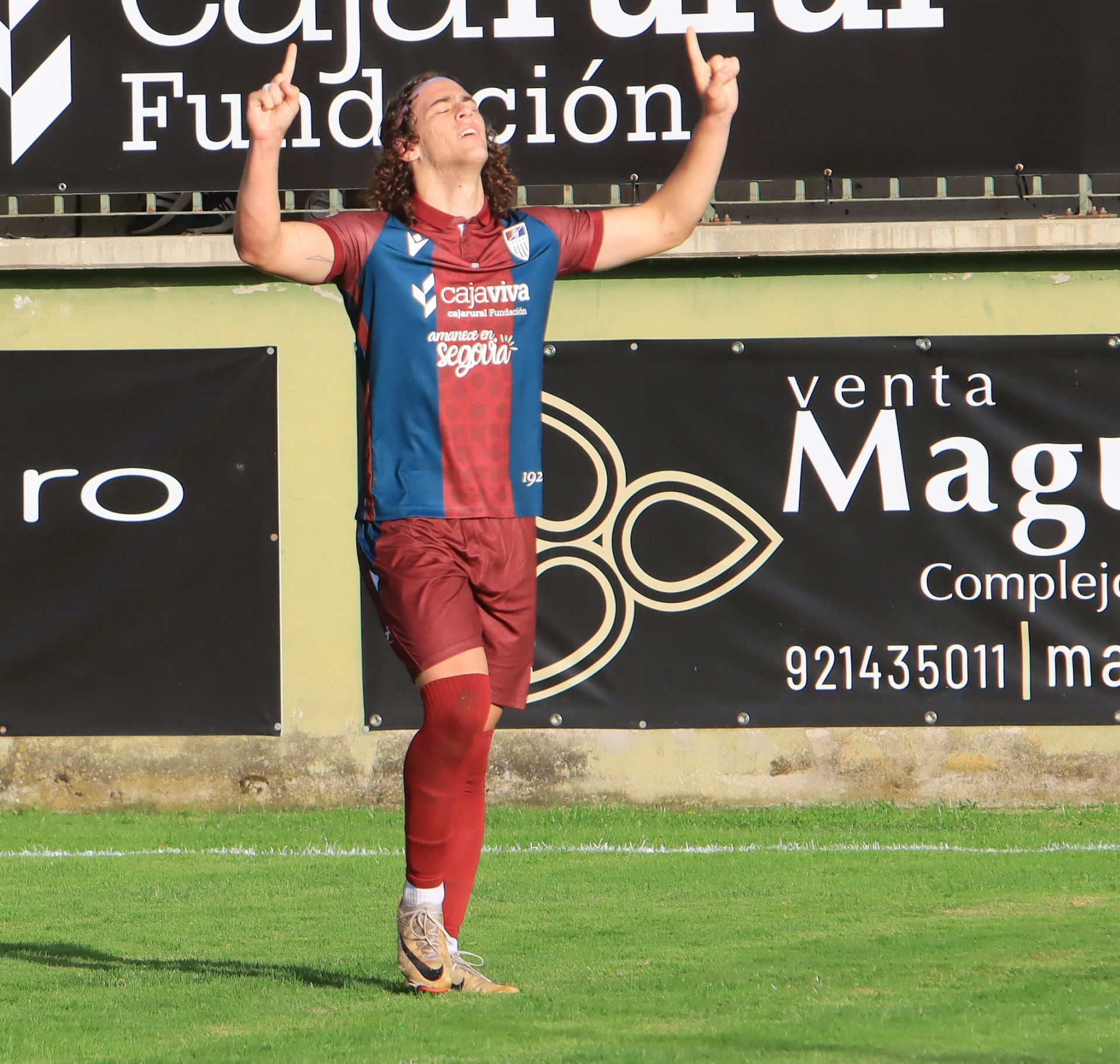 Fotos de la victoria de la Segoviana en su debut liguero
