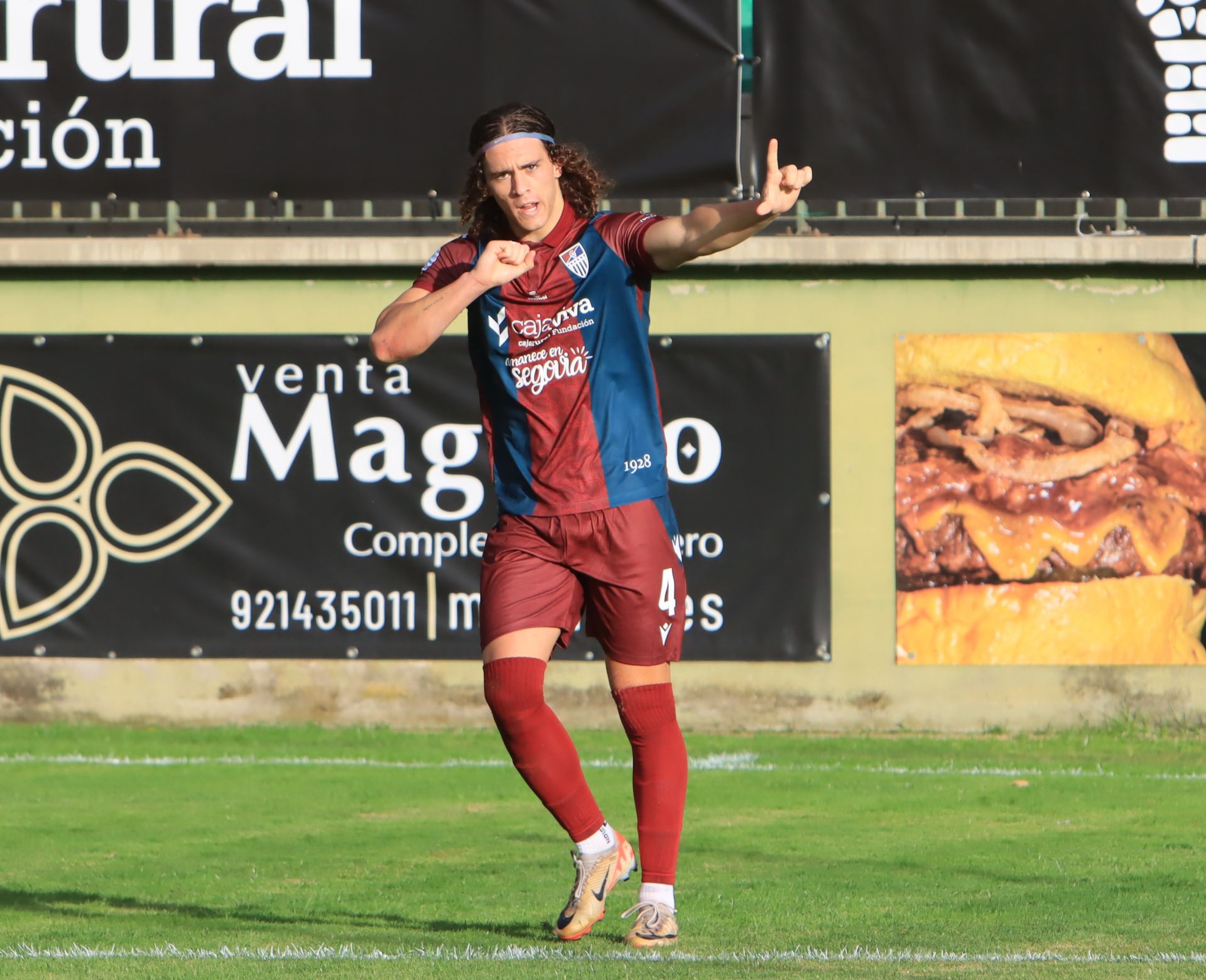 Fotos de la victoria de la Segoviana en su debut liguero