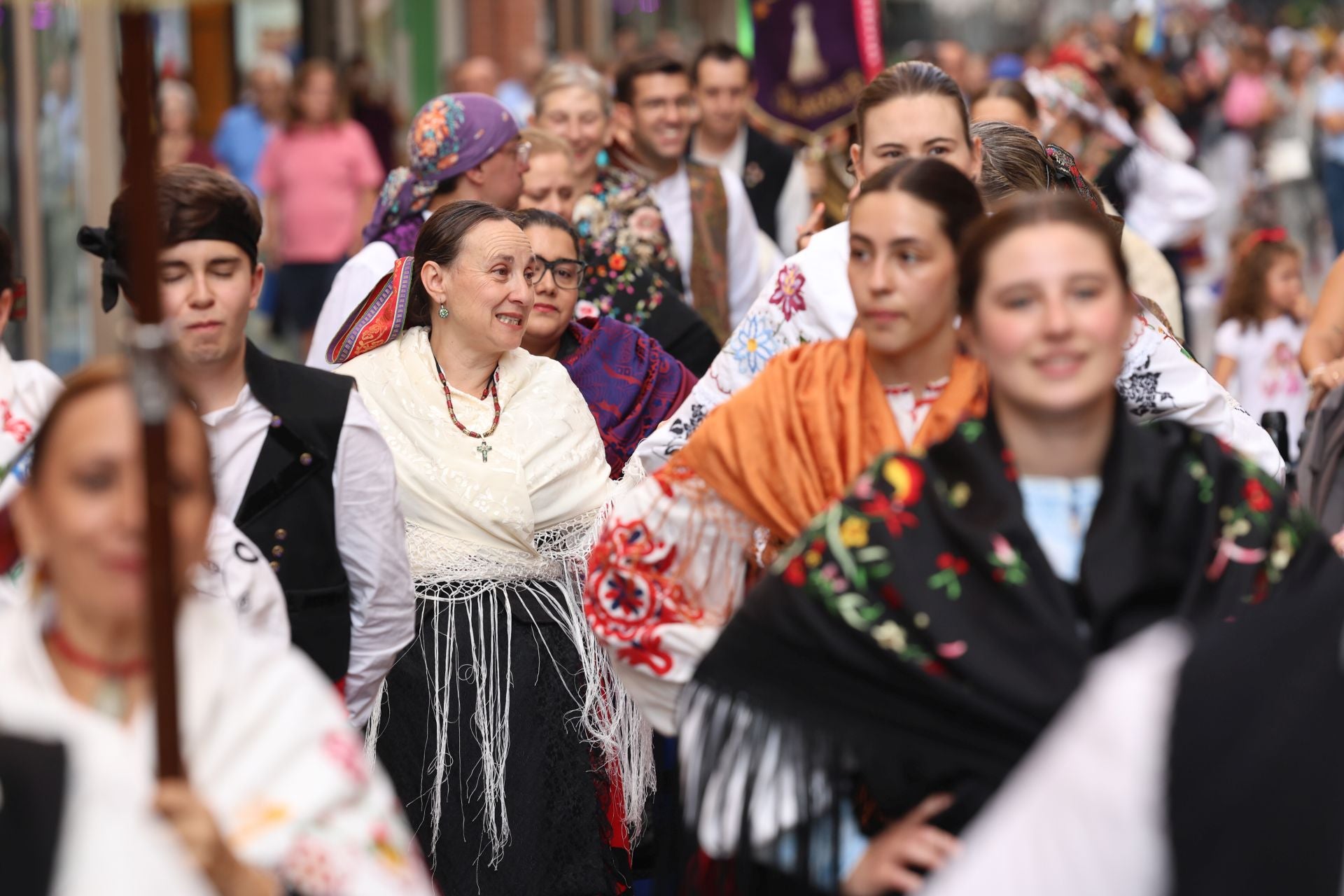 El folklore castellano hace vibrar el centro de Valladolid