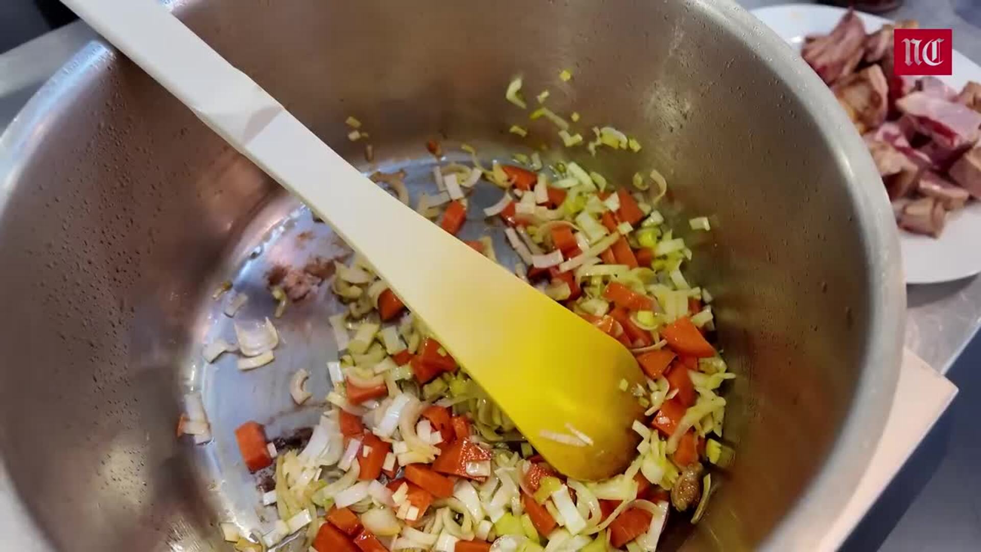 Recetas de Valladolid | Caldereta de lechazo con setas y pan brioche