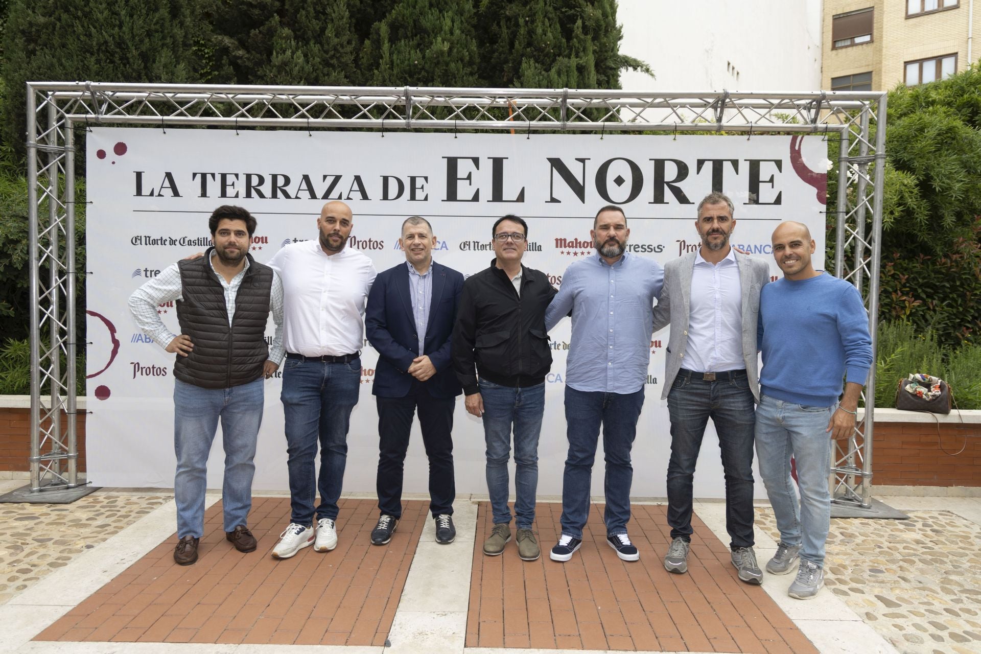 Álex Orihuela, de Cadima, Rubén Martínez, Mauricio Martínez, Marco Antonio Figueroa, de Coca-Cola, Jorge Cubero, de Monster Energy, Óscar Saldaña, de Coca-Cola, y Enrique del Nogal, de Monster Energy.