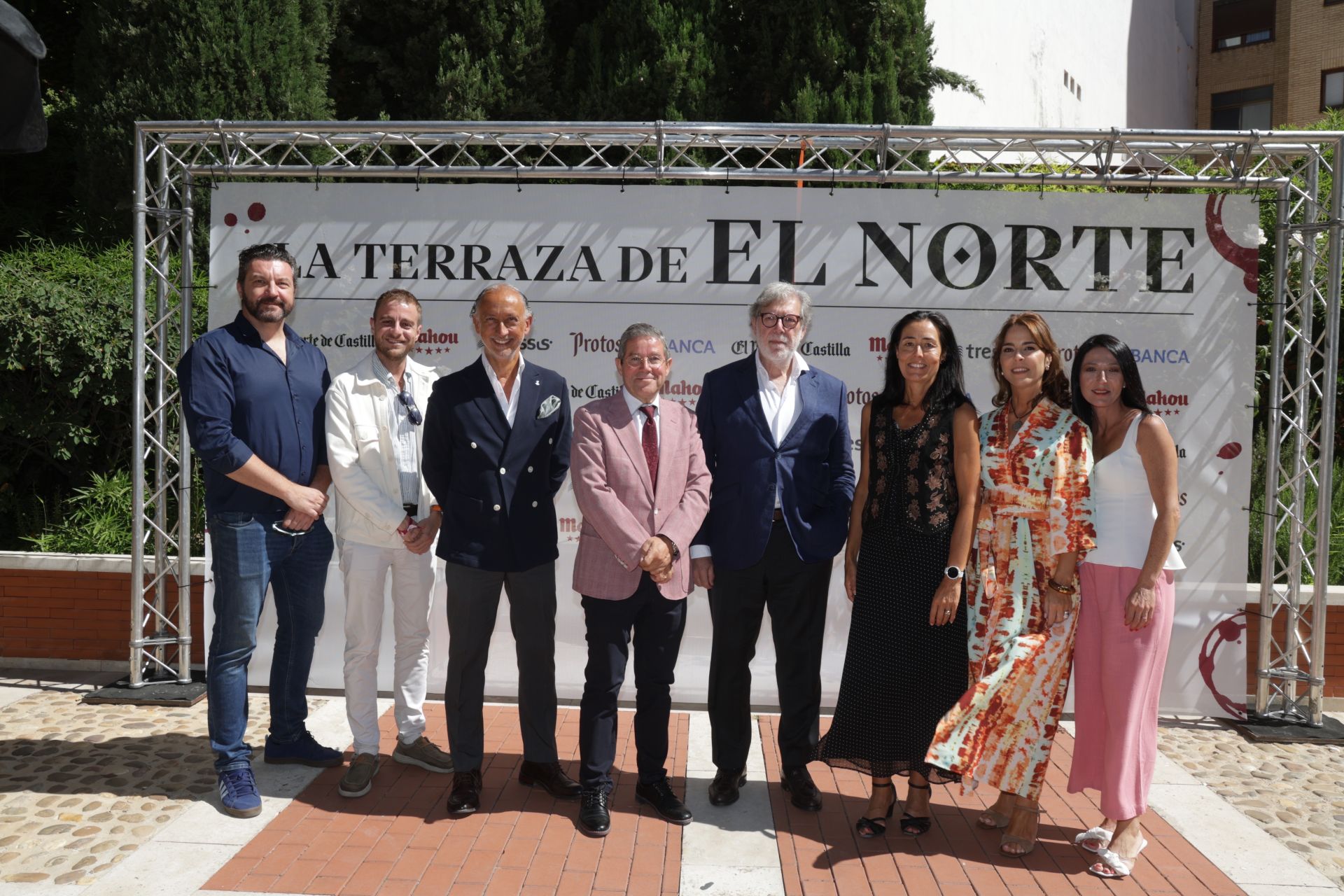 David Esteban, Fernando Calderón, Félix Sanz, Carlos Magdaleno, Santiago Aparicio, Mercedes Arana, Noemí García y Natalia Martín, de CEOE.