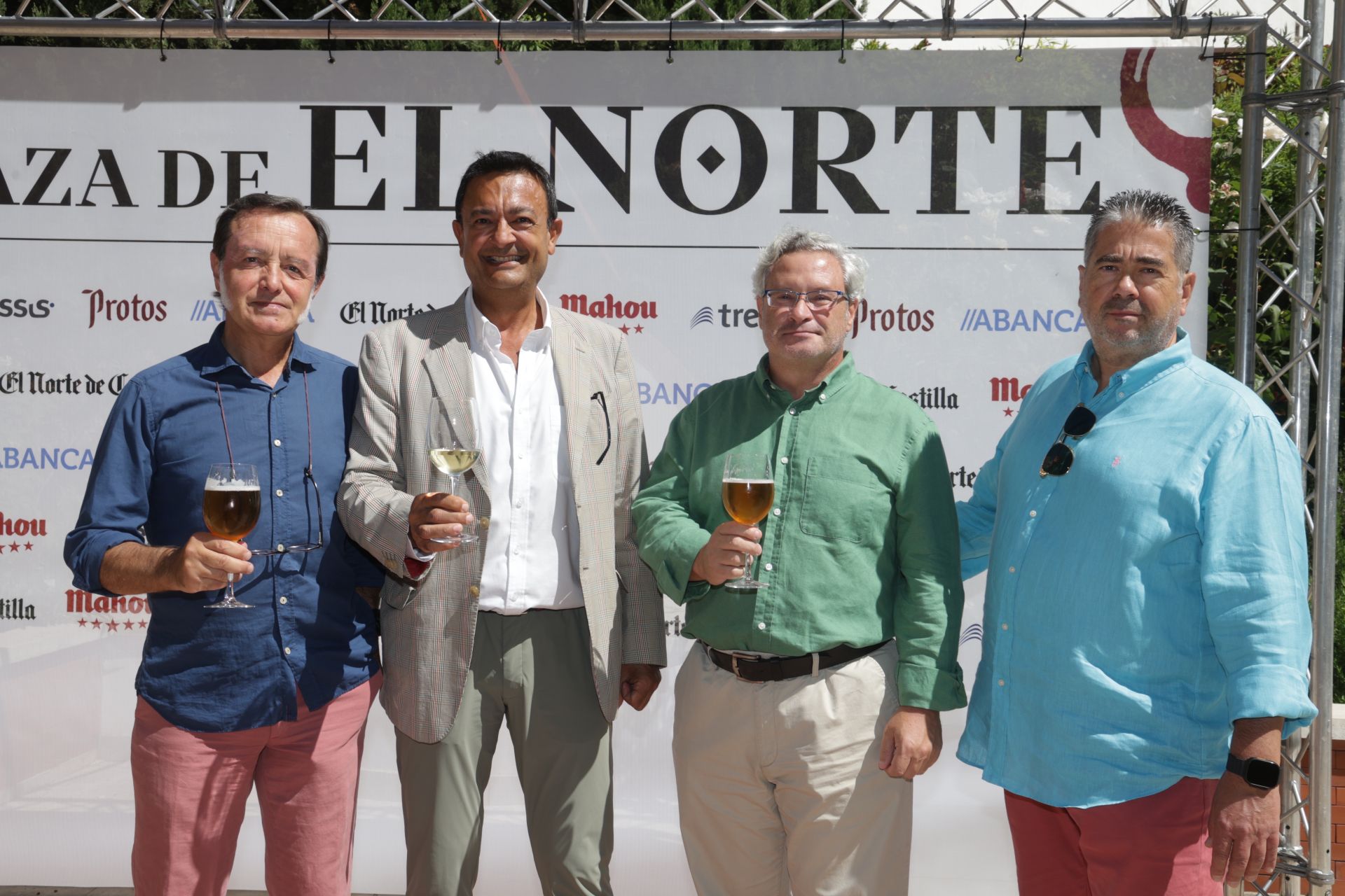 Pedro Ballesteros, Julio Muñoz y Raúl Vallecillo, de AGC Inmo, con Juan Ramón Jiménez, asesor independiente.