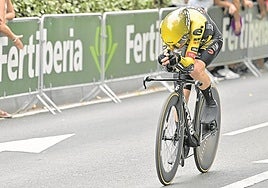 Vingegaard llega a la meta del Paseo Zorrilla, en la CRI del año 2023.