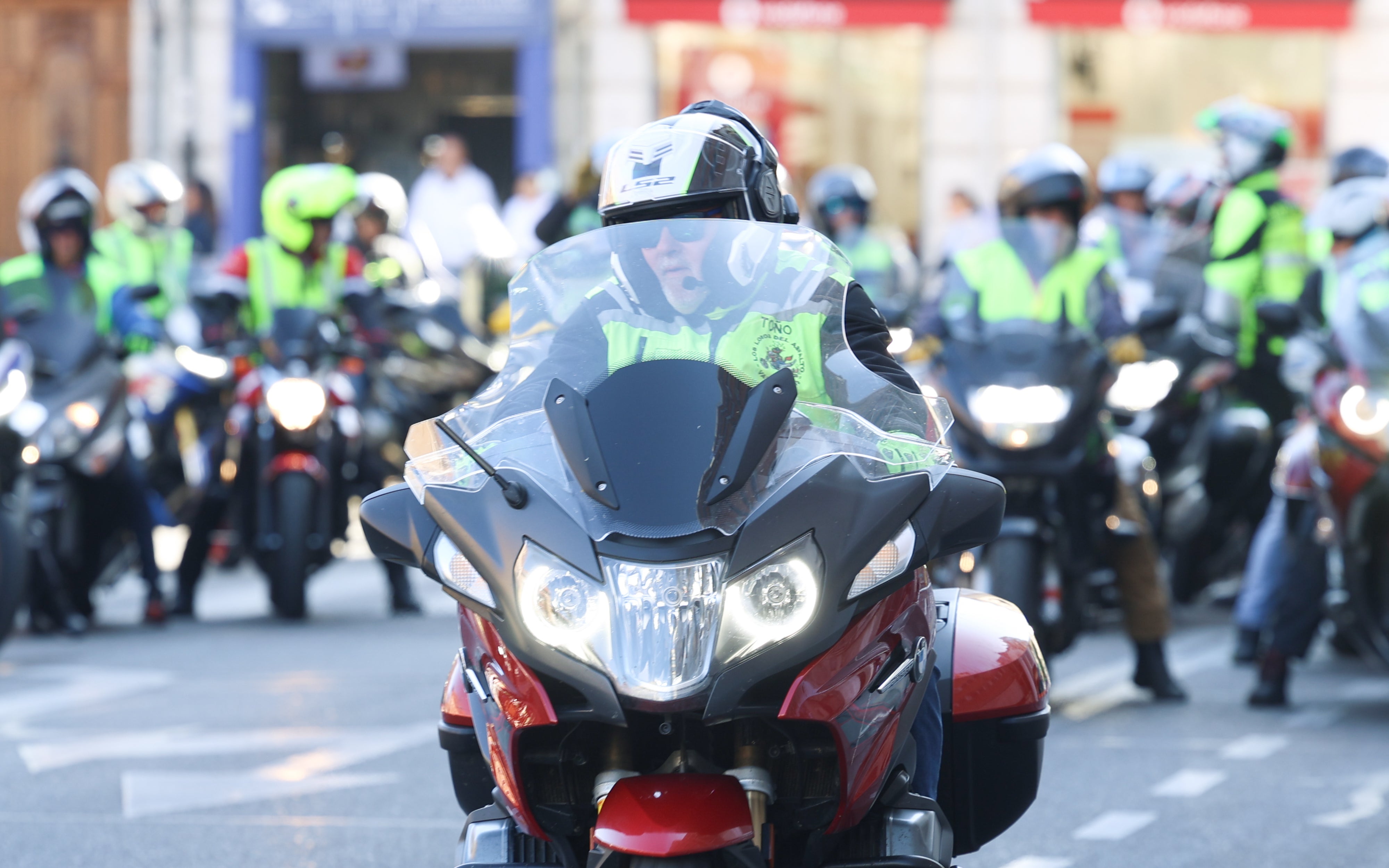 Imágenes del ambiente previo al inicio de La Vuelta