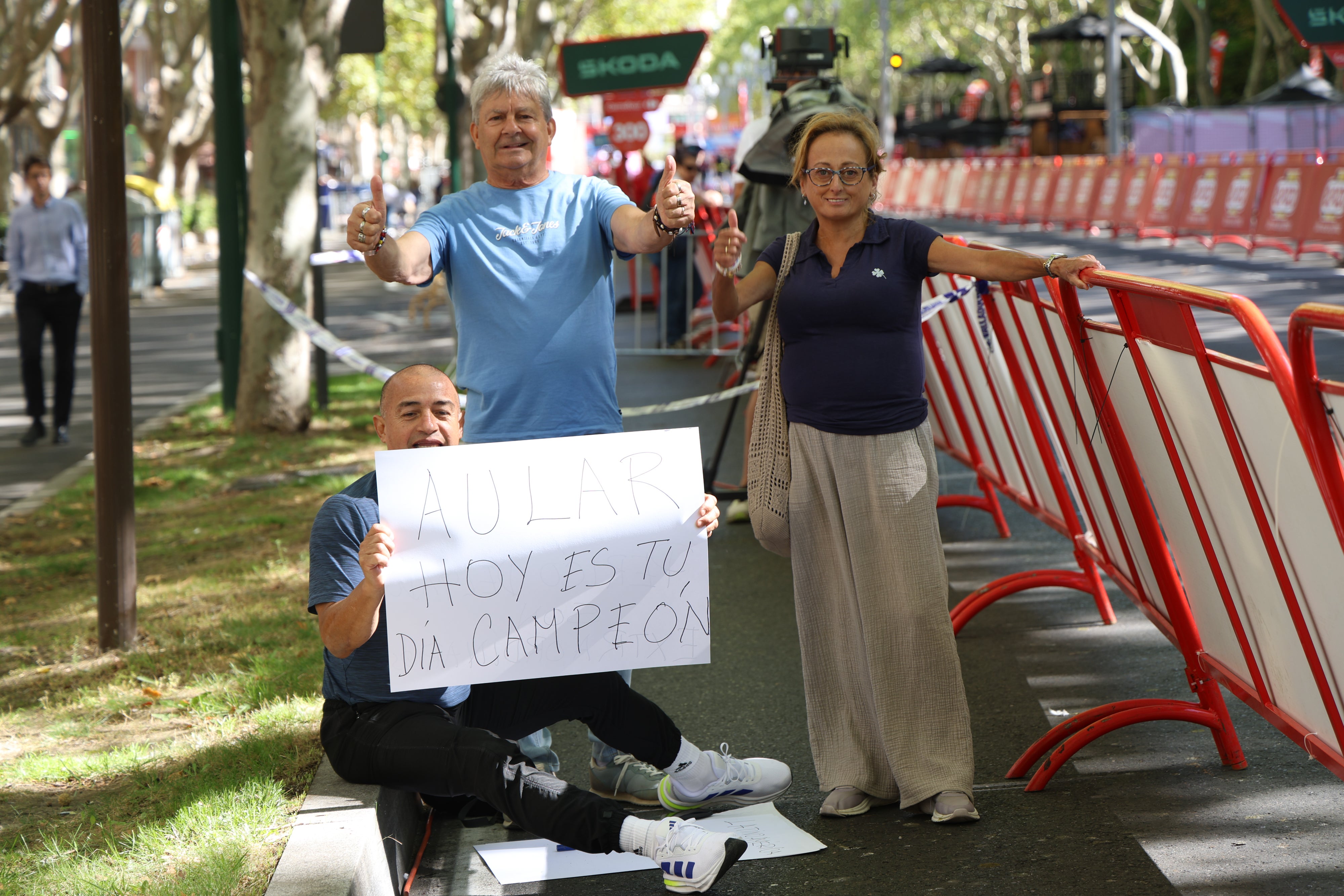 Imágenes del ambiente previo al inicio de La Vuelta