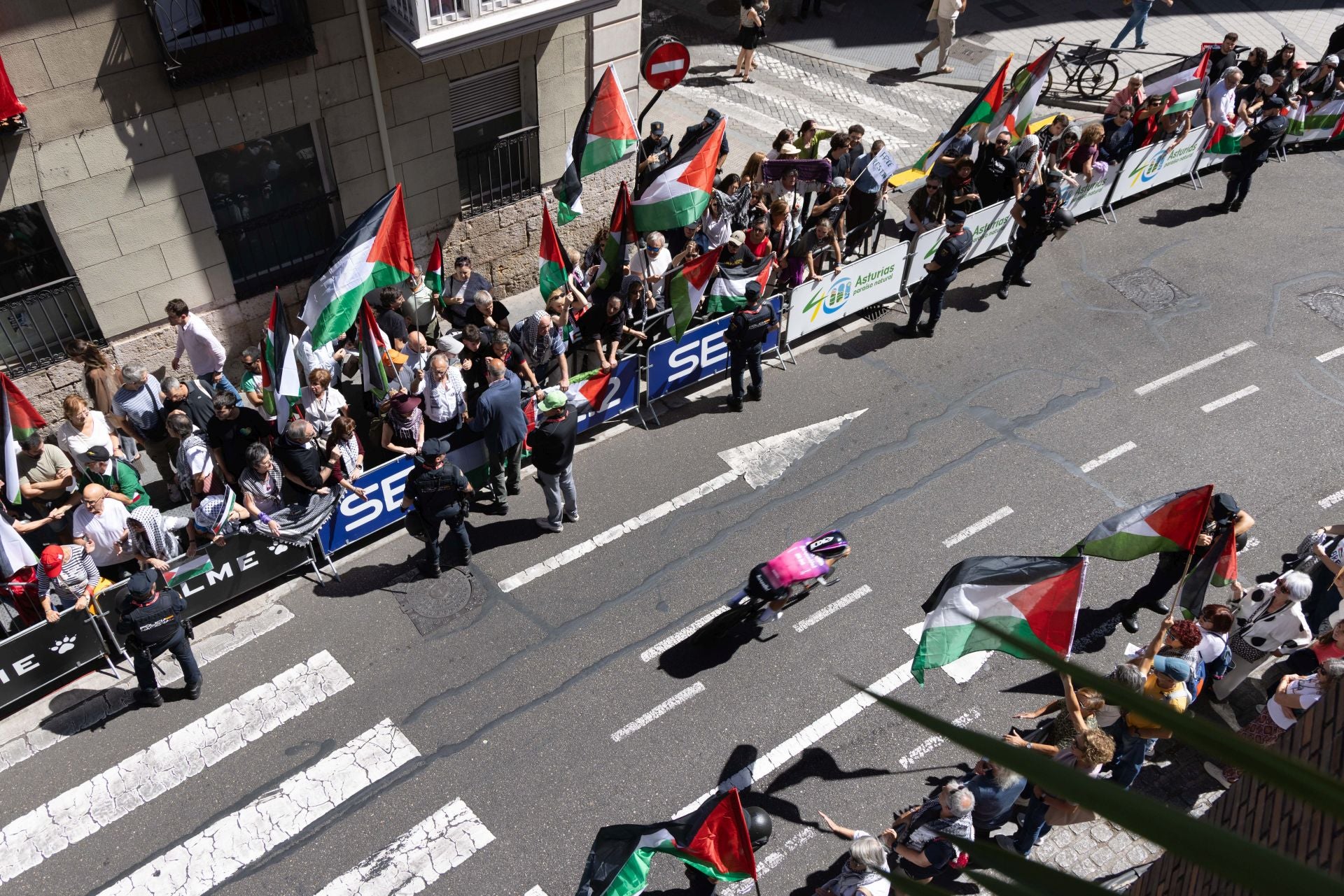 Las imágenes de la celebración de la contrarreloj de La Vuelta a su paso por Valladolid