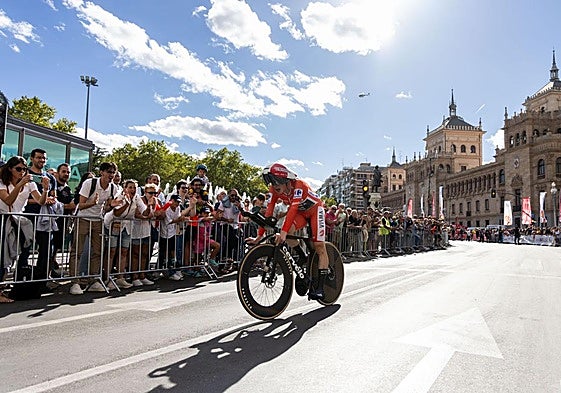Contrarreloj de La Vuelta en Valladolid a su paso por la Academia de Caballería
