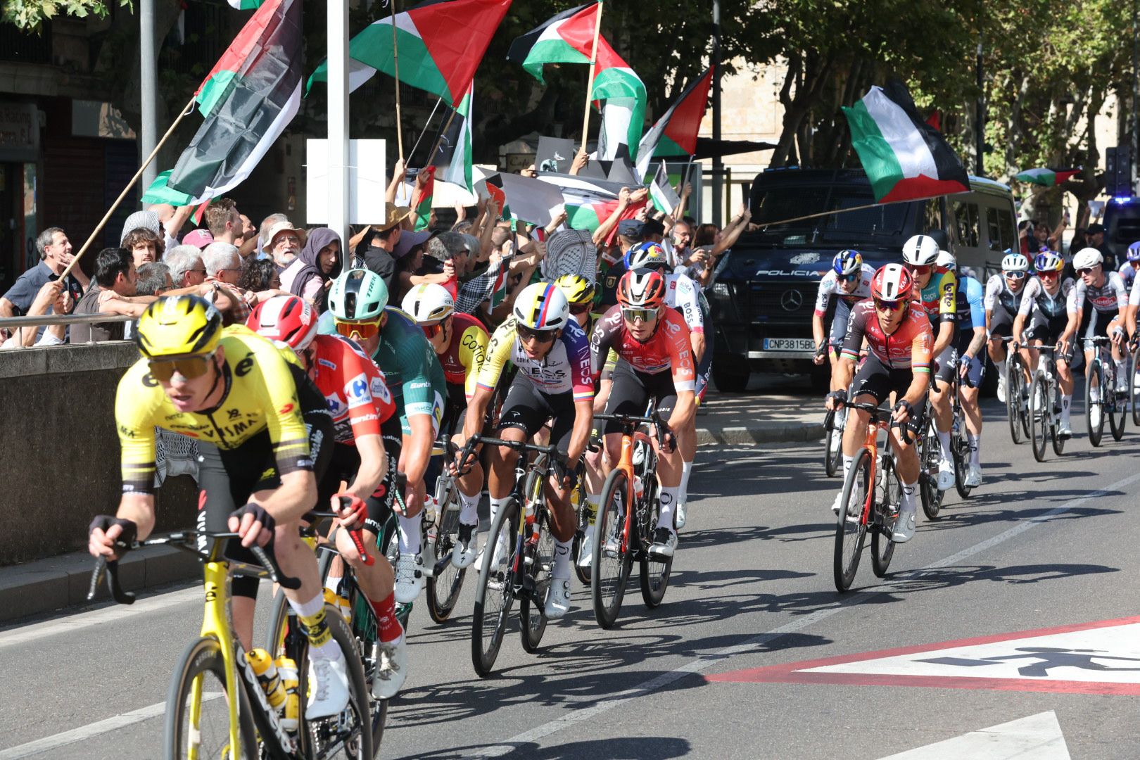 El paso de la Vuelta por Salamanca: más aplausos que banderas y un líder &#039;pillo&#039;