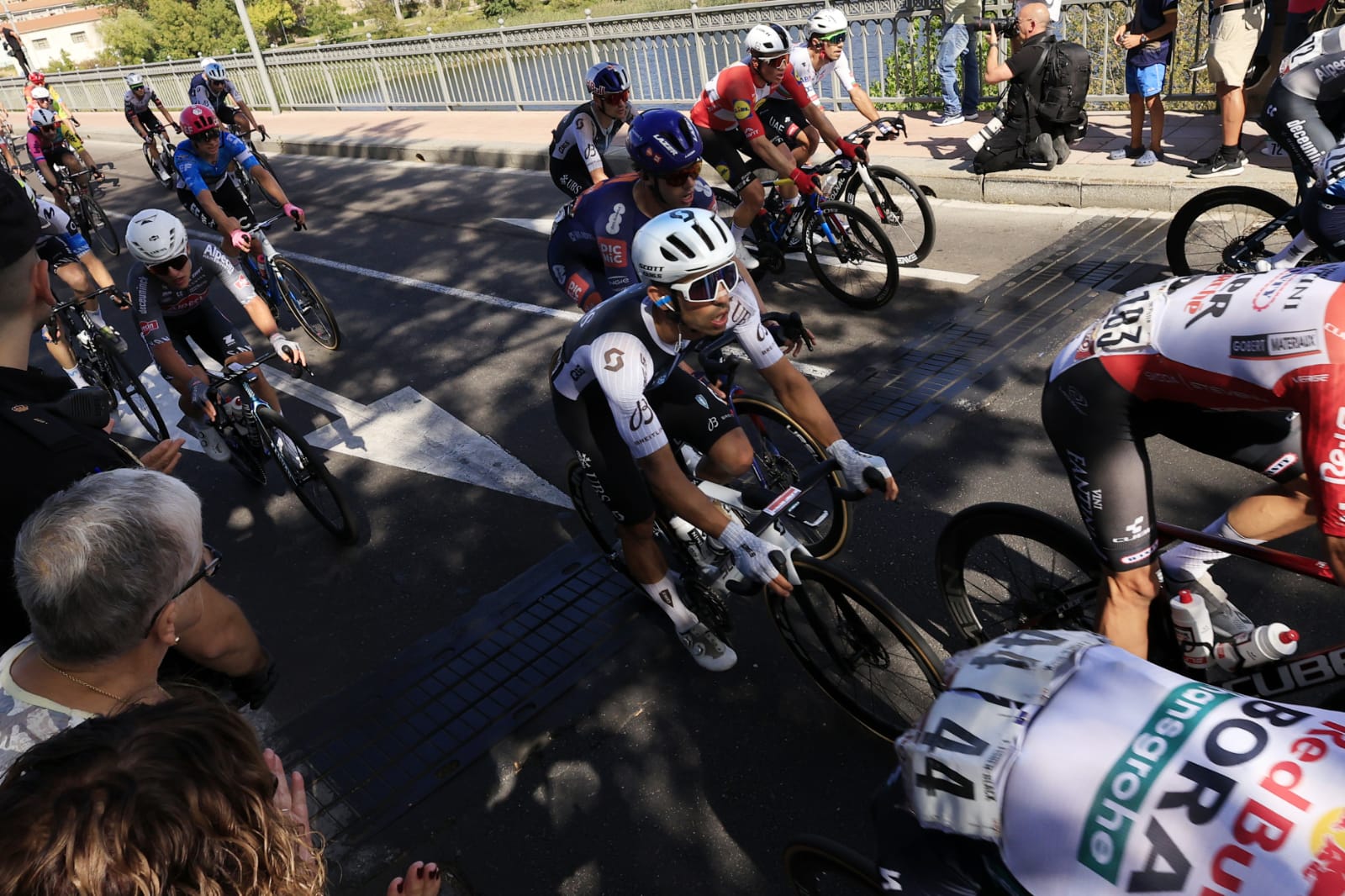 El paso de la Vuelta por Salamanca: más aplausos que banderas y un líder &#039;pillo&#039;