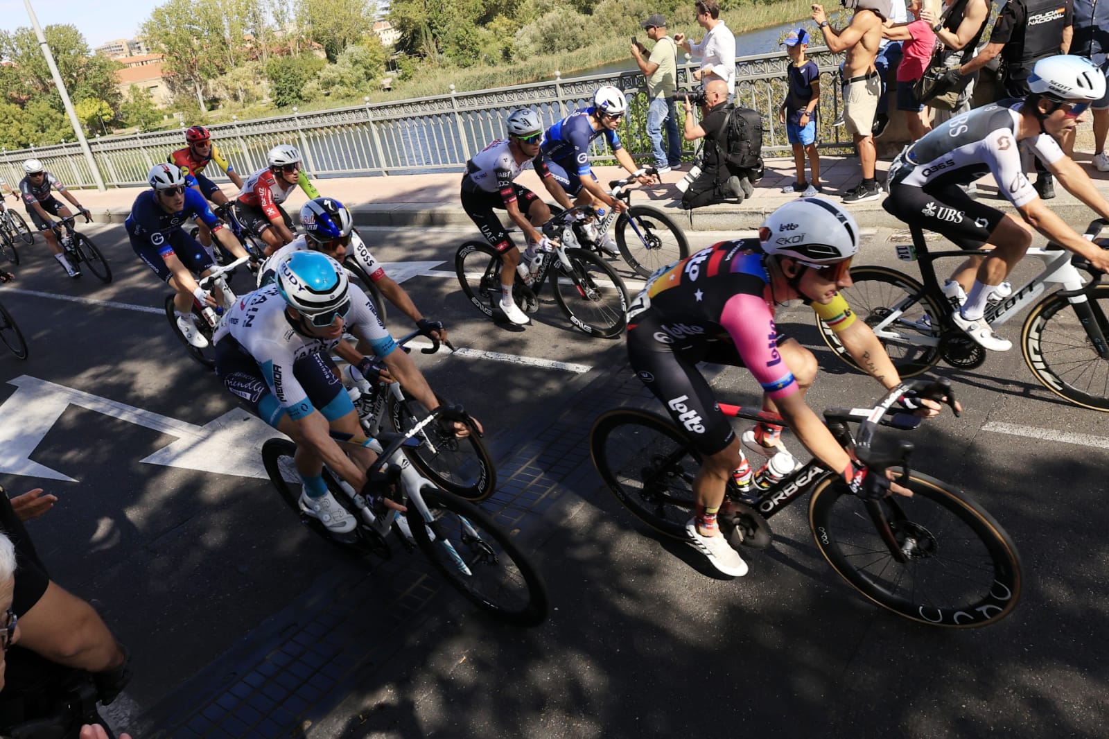 El paso de la Vuelta por Salamanca: más aplausos que banderas y un líder &#039;pillo&#039;